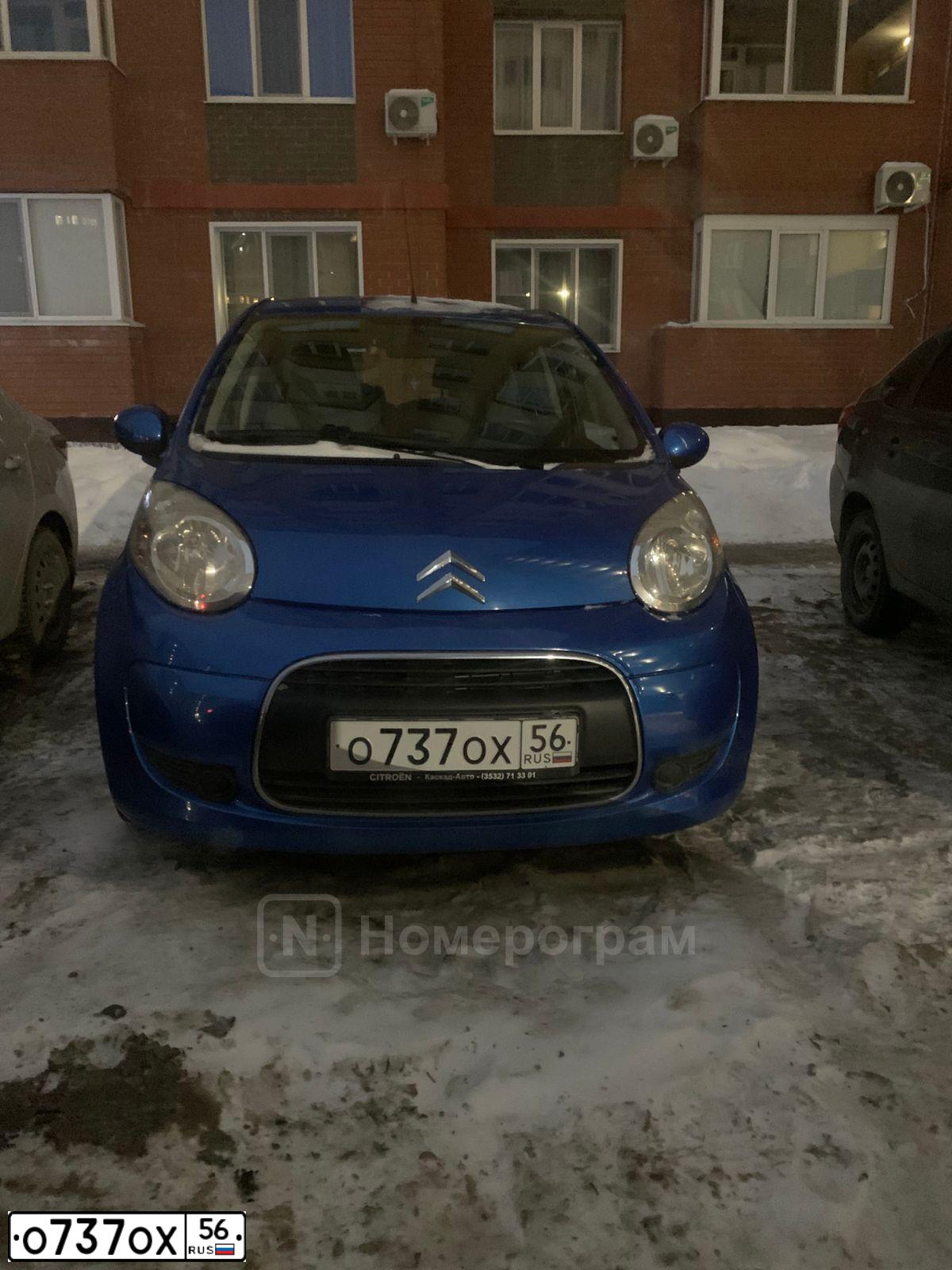 Фото автомобиля CITROEN C1, 2011 — госномер О737ОХ56. Цвет: ЯРКО-СИНИЙ