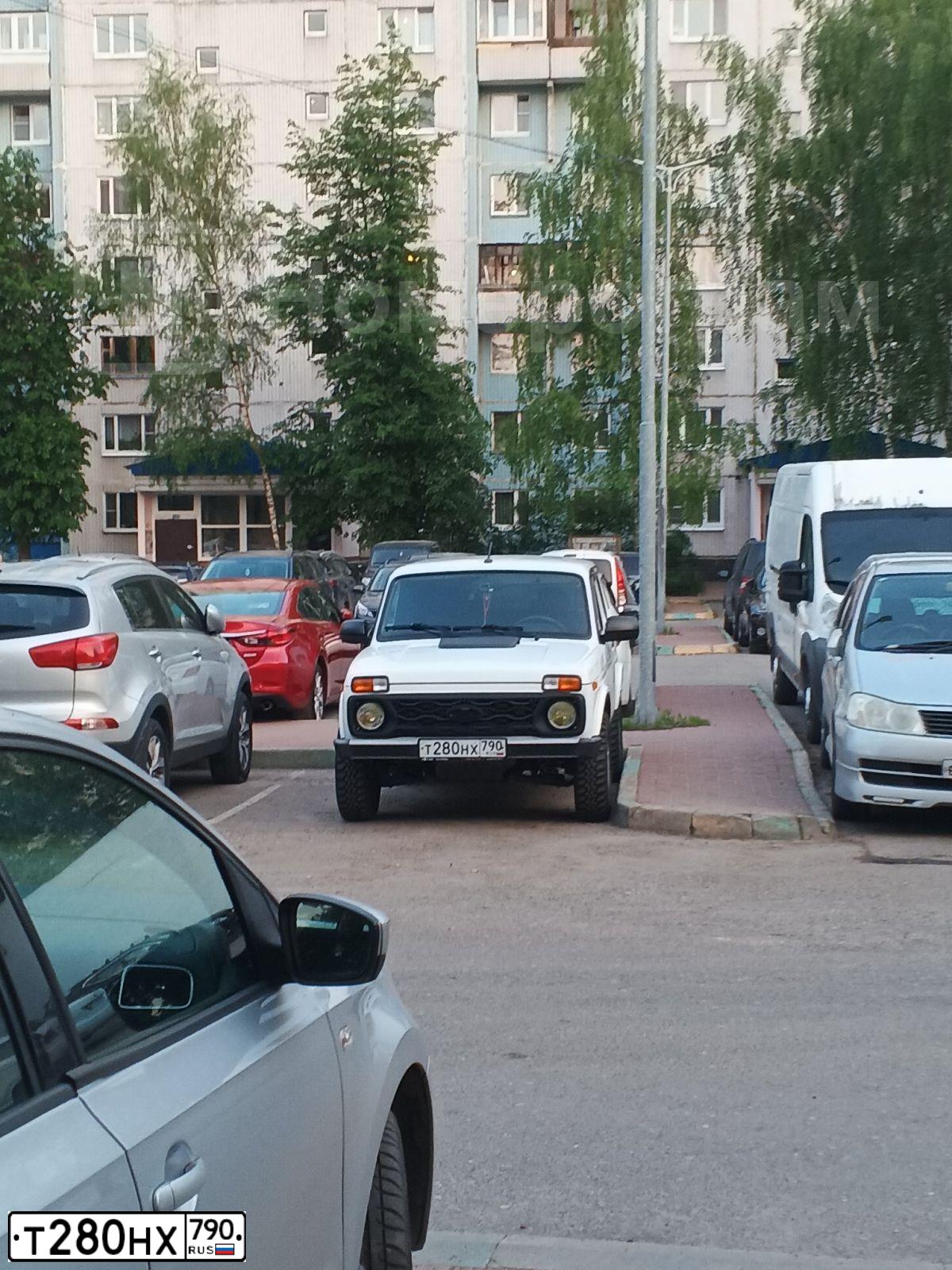 Фото автомобиля VAZ ЛАДА 4X4 212140, 2021 — госномер Т280НХ790. Цвет: БЕЛЫЙ