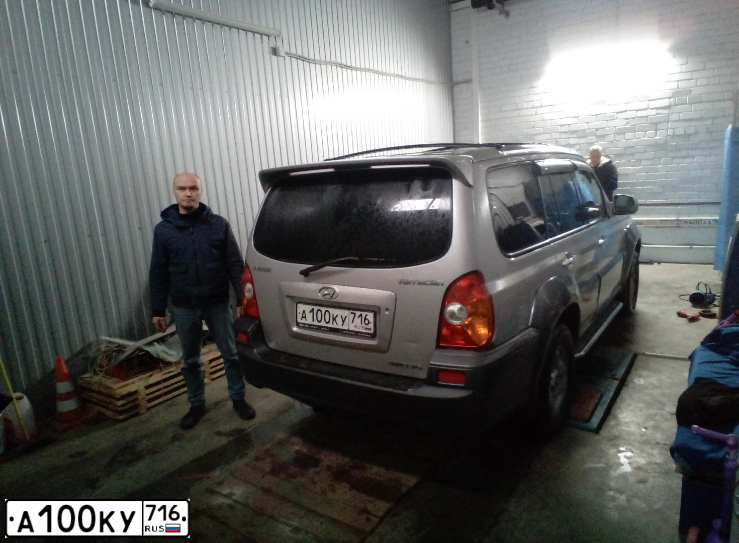 Фото автомобиля HYUNDAI TERRACAN, 2004 — госномер А100КУ716. Цвет: Серебристый