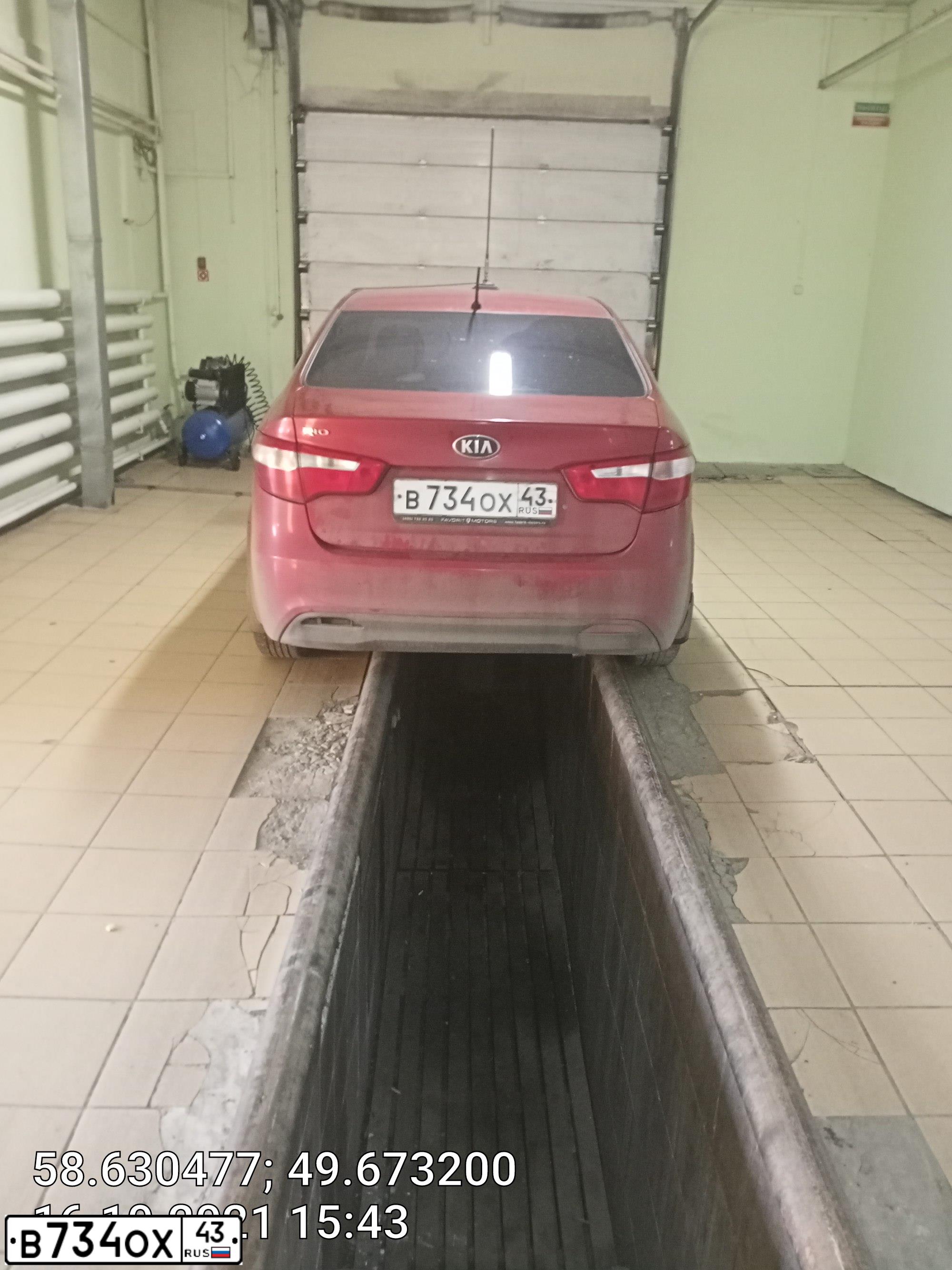 Фото автомобиля KIA RIO, 2014 — госномер В734ОХ43. Цвет: КРАСНЫЙ