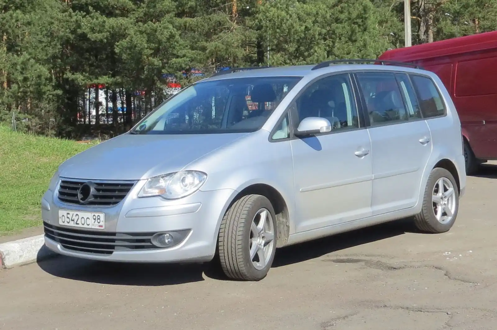 Фото автомобиля VOLKSWAGEN TOURAN, 2009 — госномер У232ТА60