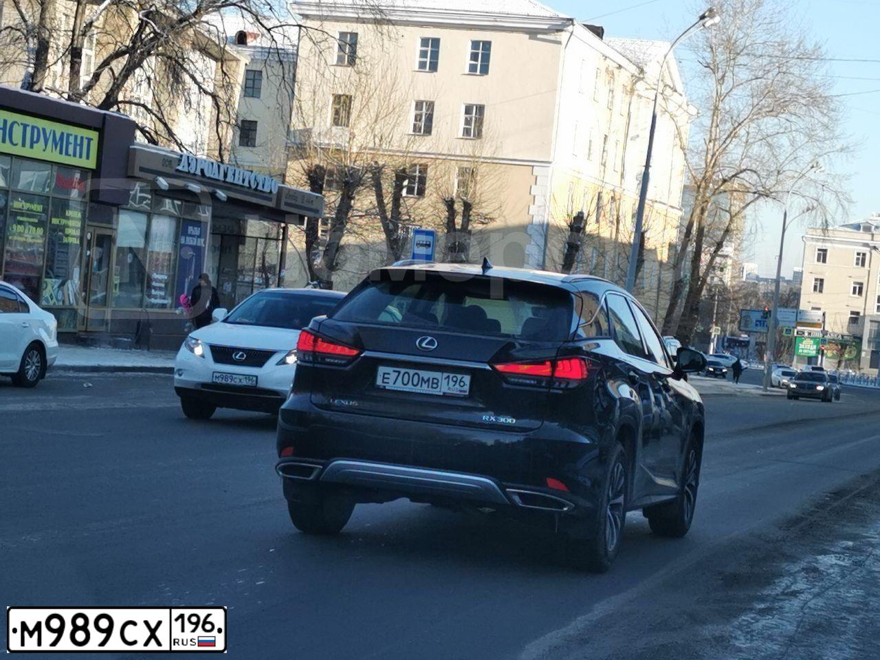 Фото автомобиля LEXUS RX, 2011 — госномер М989СХ196. Цвет: ПЕРЛАМУТРОВО-БЕЛЫЙ