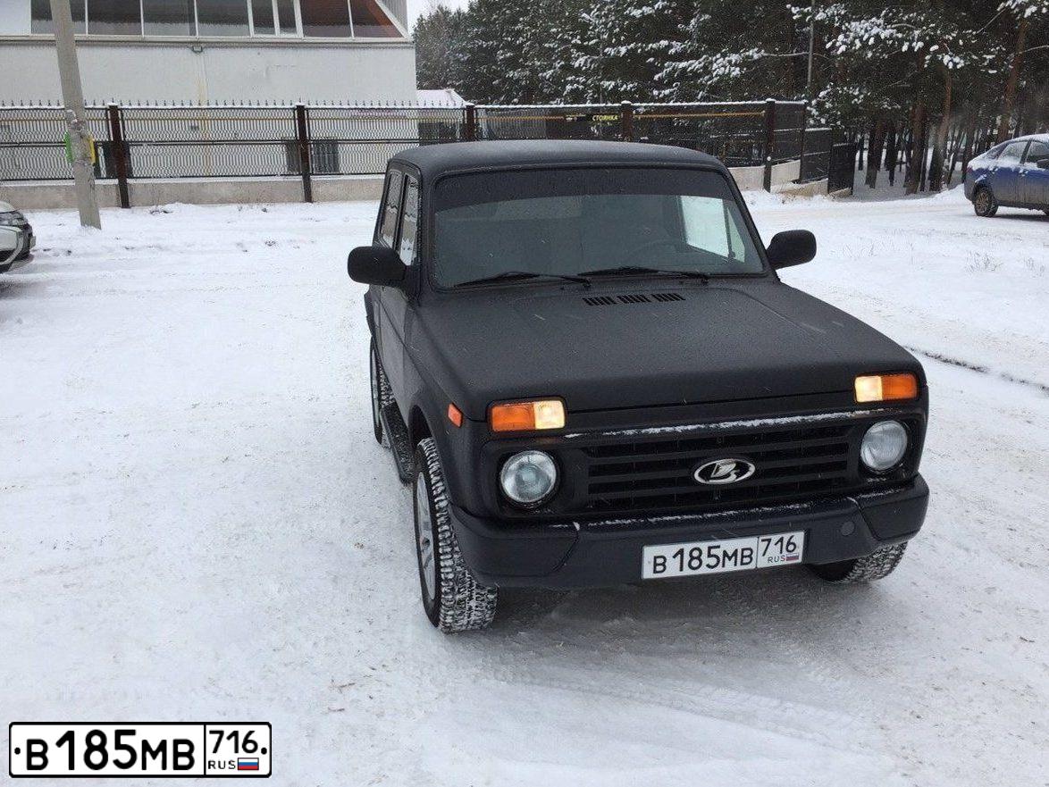 Фото автомобиля LADA 2121 NIVA, 1998 — госномер В700ВО16. Цвет: ЧЕРНЫЙ