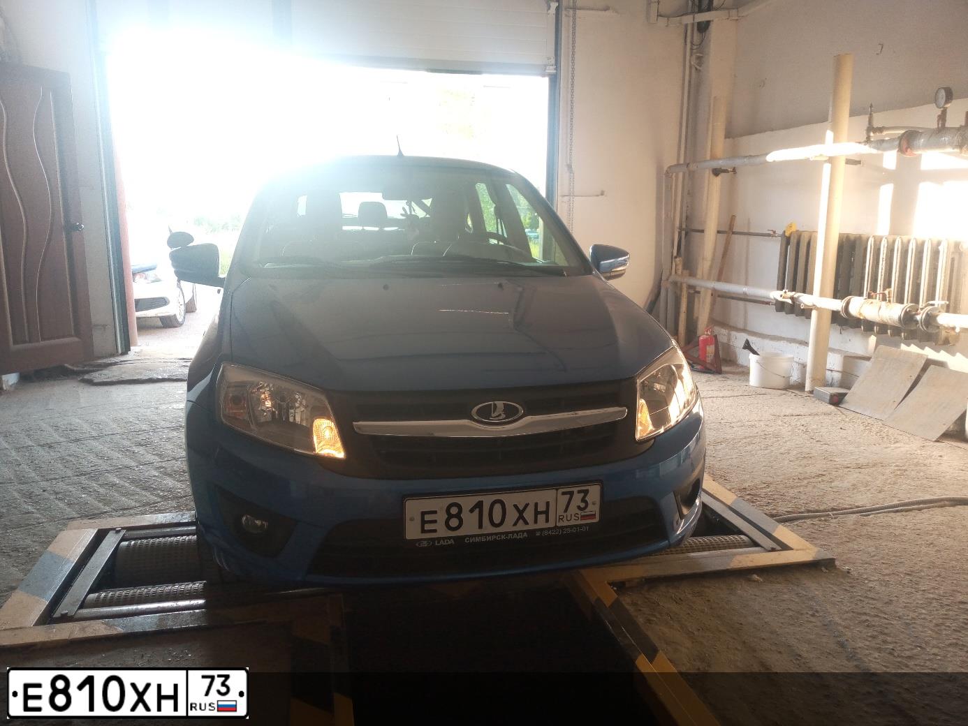 Фото автомобиля LADA 2191 GRANTA, 2017 — госномер Е810ХН73. Цвет: ЯРКО-СИНИЙ