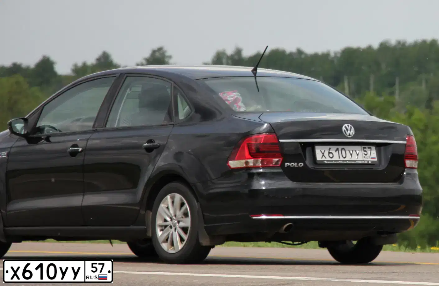 Фото автомобиля VOLKSWAGEN POLO, 2016 — госномер Х714КВ790. Цвет: ЧЕРНЫЙ