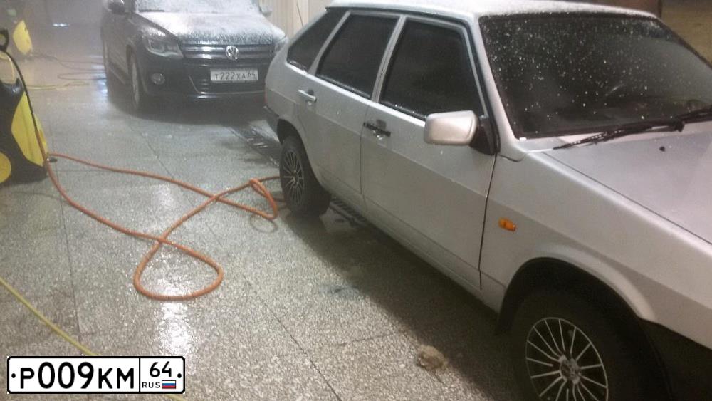 Фото автомобиля LADA 2109 SAMARA, 2003 — госномер Р009КМ64. Цвет: СЕРЕБРИСТЫЙ