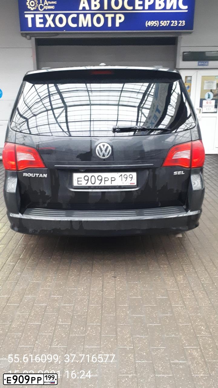 Фото автомобиля VOLKSWAGEN ROUTAN, 2011 — госномер Е909РР199. Цвет: ЧЕРНЫЙ