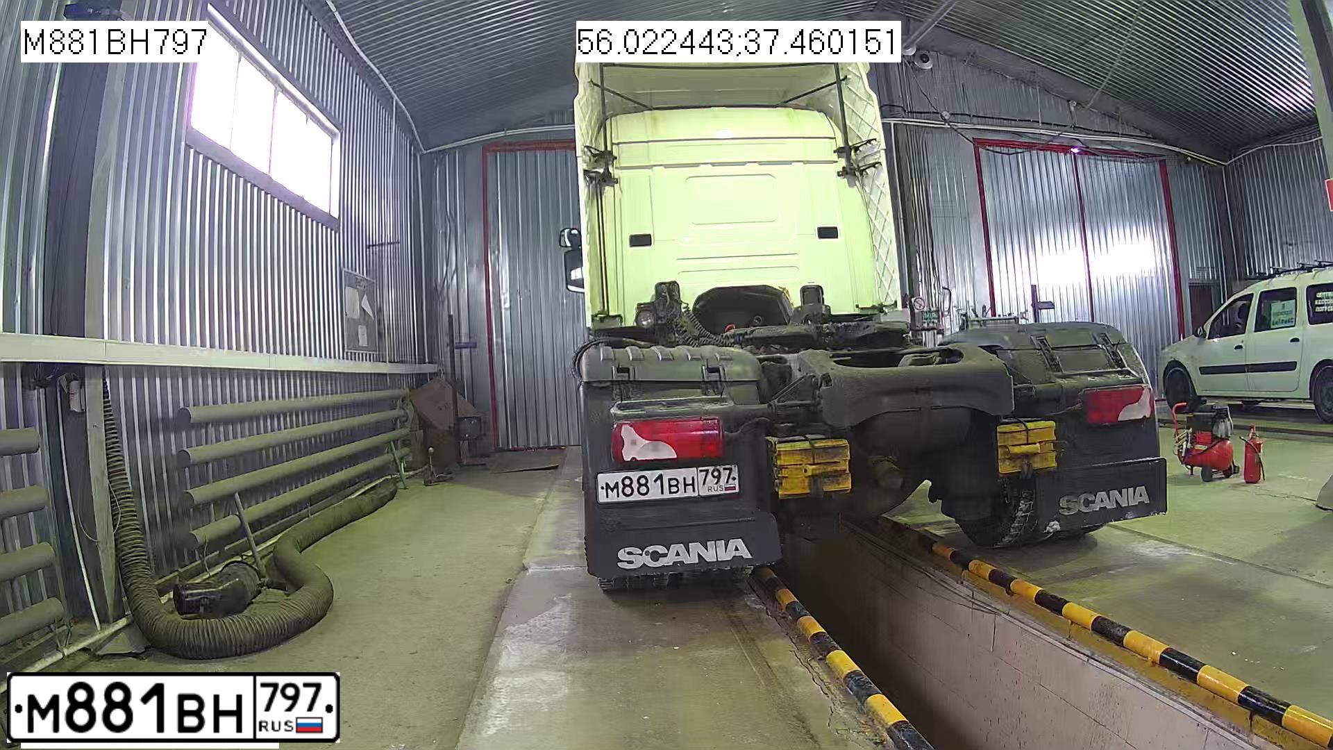 Фото автомобиля SCANIA P 360 LA4X2HLA, 2014 — госномер С862АР185. Цвет: Белый