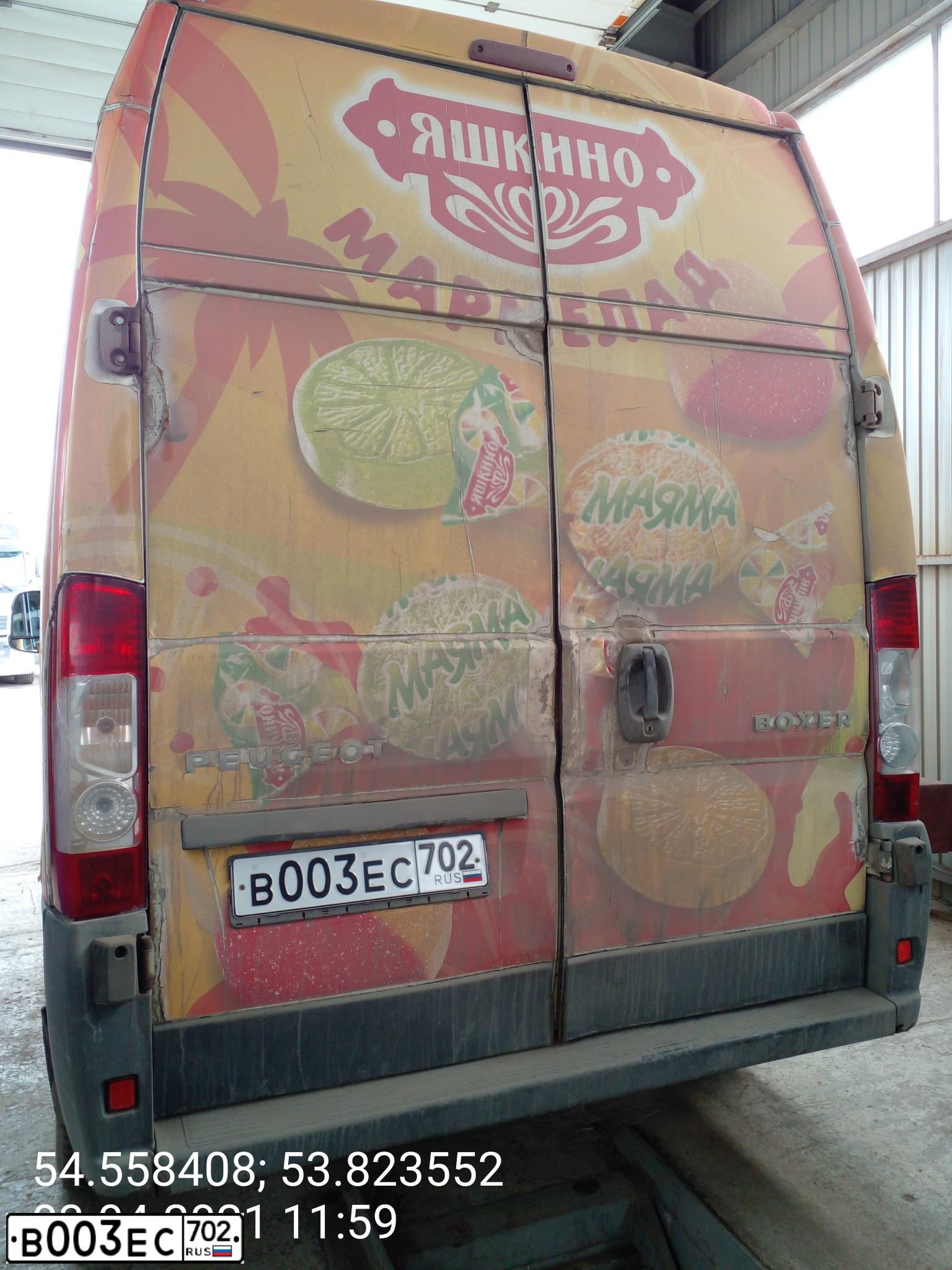 Фото автомобиля PEUGEOT BOXER, 2012 — госномер Е530СВ186. Цвет: Белый