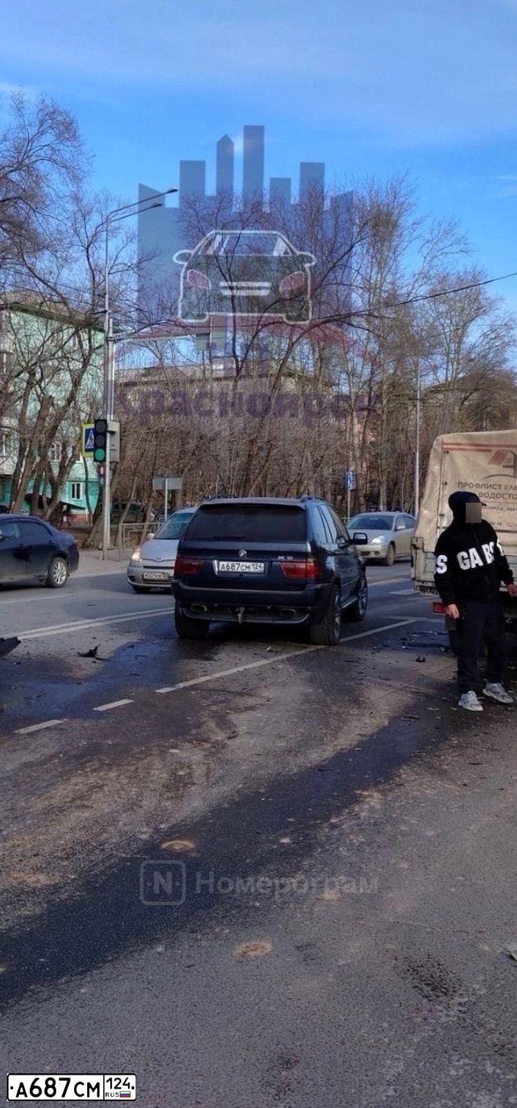 Фото автомобиля BMW X5, 2005 — госномер С525НА55. Цвет: ТЕМНО-СИНИЙ
