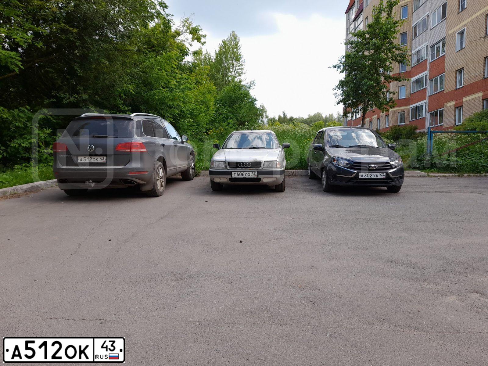 Фото автомобиля VOLKSWAGEN TOUAREG, 2012 — госномер А512ОК43. Цвет: ТЕМНО-СЕРЫЙ