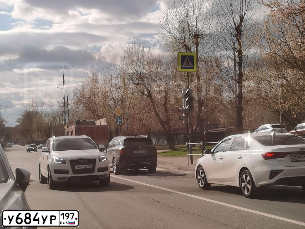Фото автомобиля MAZDA 3, 2012 — госномер У684УР197. Цвет: КОРИЧНЕВЫЙ