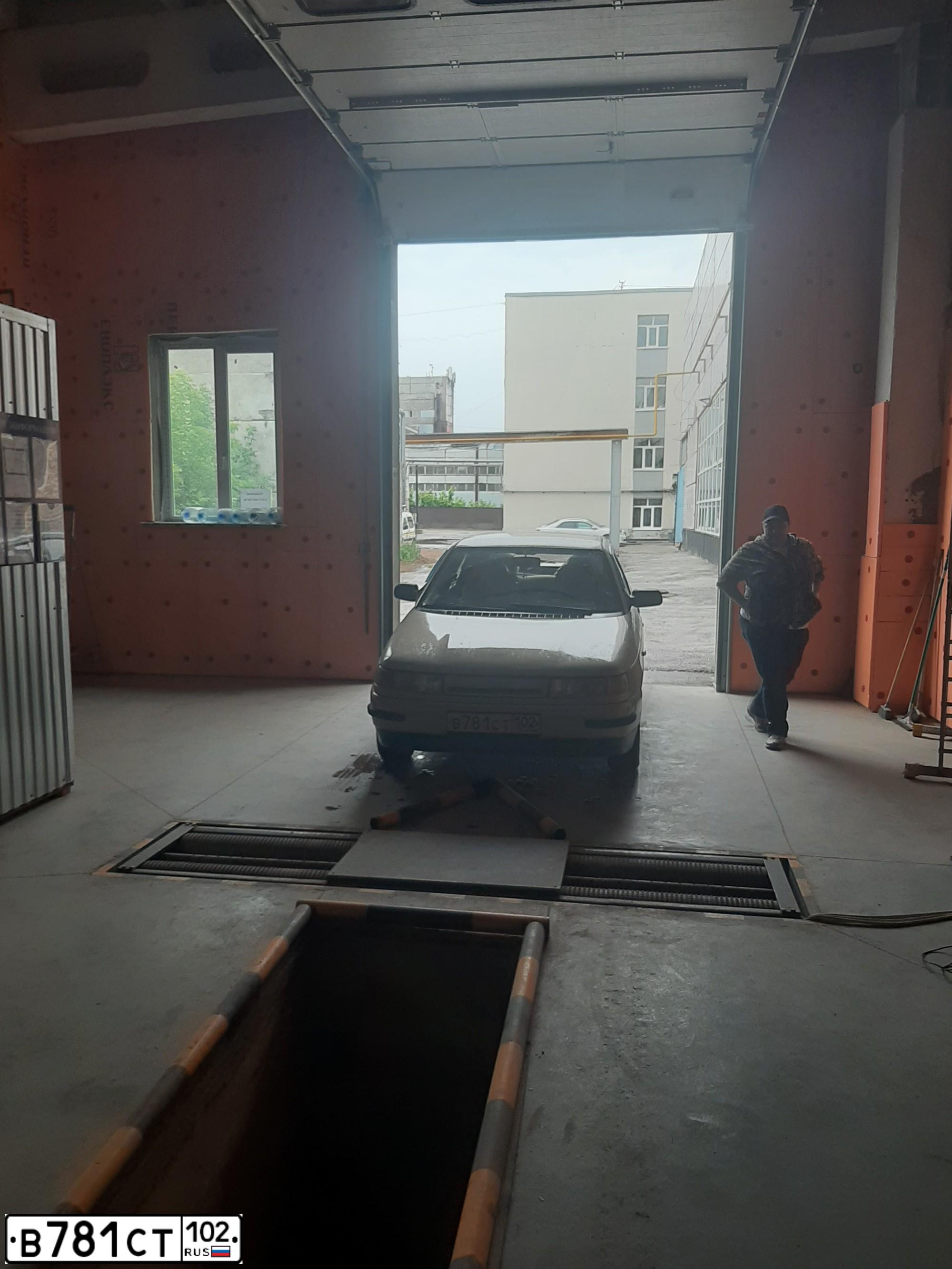 Фото автомобиля LADA 2112, 2002 — госномер К686АТ156