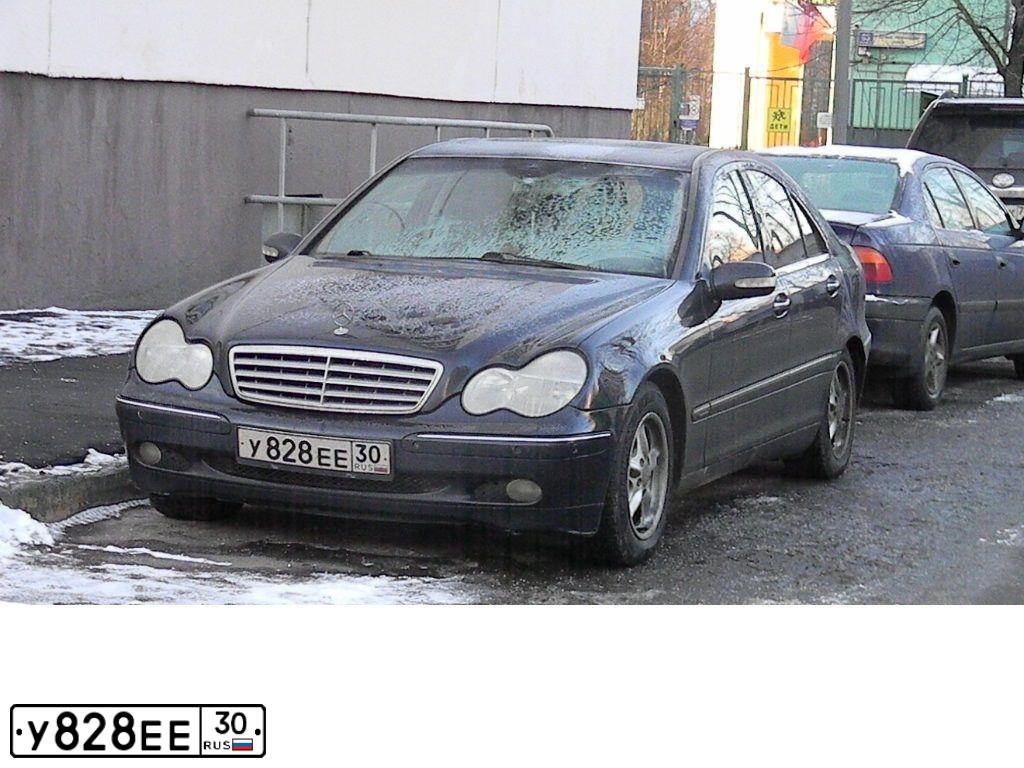Фото автомобиля MERCEDES C-KLASSE, 2001 — госномер У828ЕЕ30. Цвет: ТЕМНО-СИНИЙ
