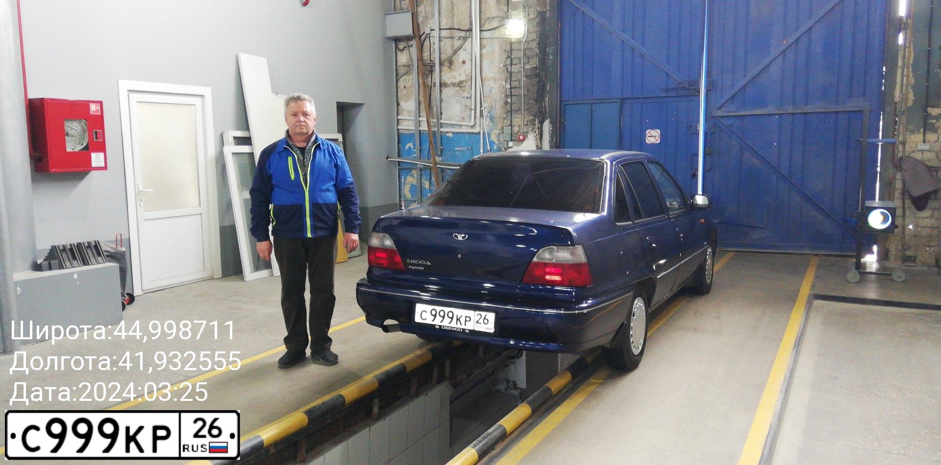 Фото автомобиля DAEWOO O NEXIA, 1997 — госномер С999КР26. Цвет: синий