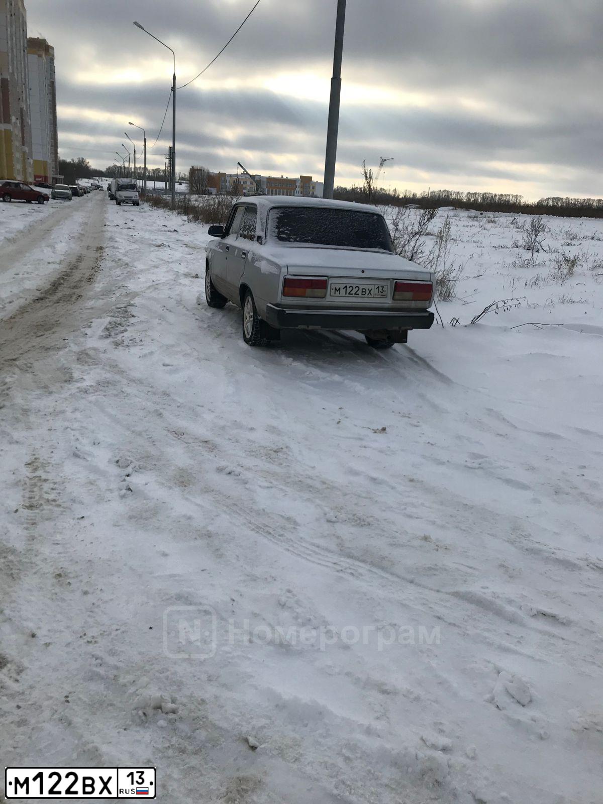 Фото автомобиля LADA 2107, 2010 — госномер Е198МЕ13. Цвет: Светло-Серебристый металлик