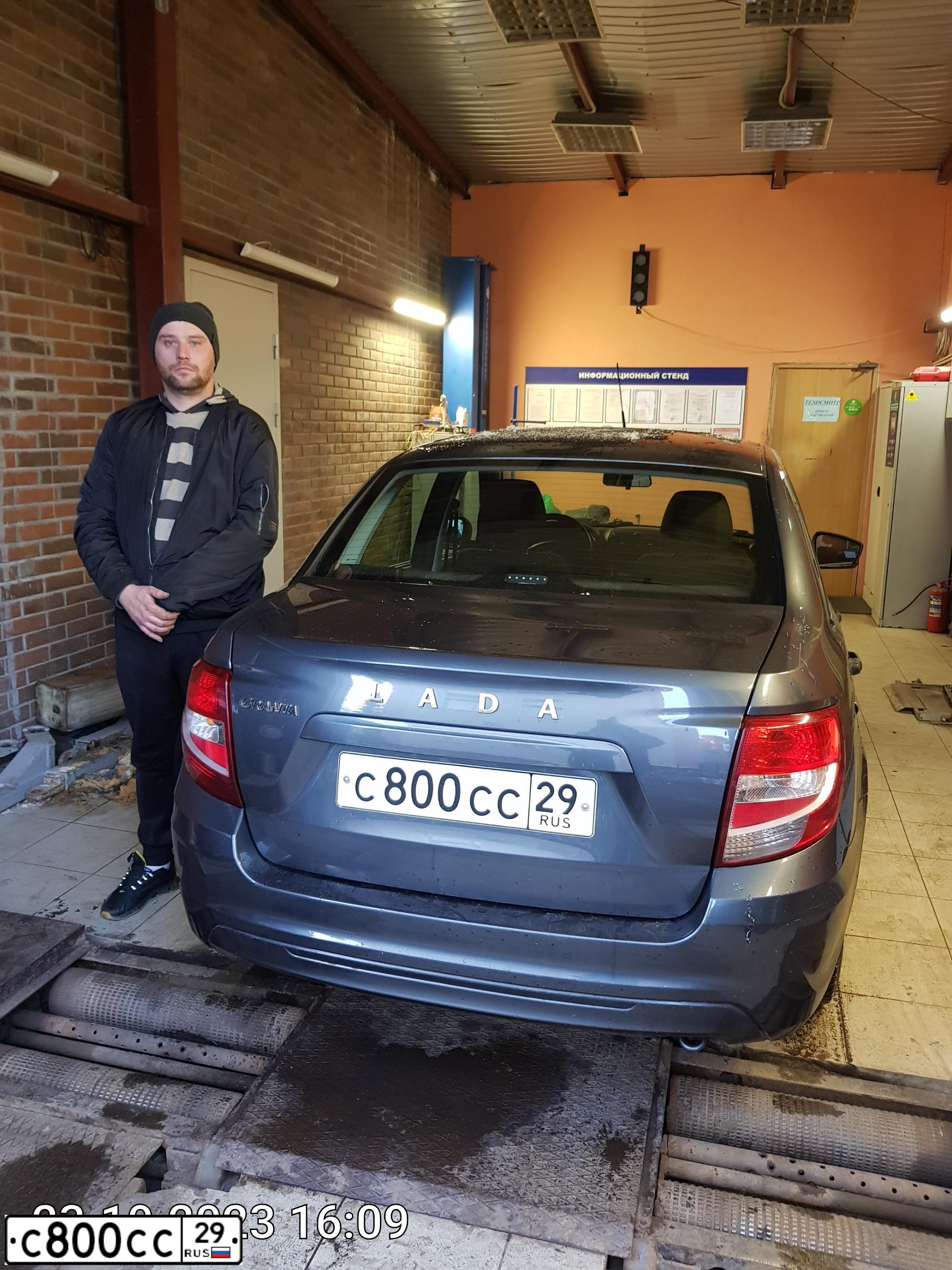 Фото автомобиля MITSUBISHI LANCER, 2005 — госномер С800СС29. Цвет: СЕРЫЙ