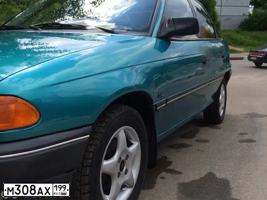 Фото автомобиля OPEL ASTRA, 1994 — госномер М308АХ199. Цвет: ЗЕЛЕНЫЙ