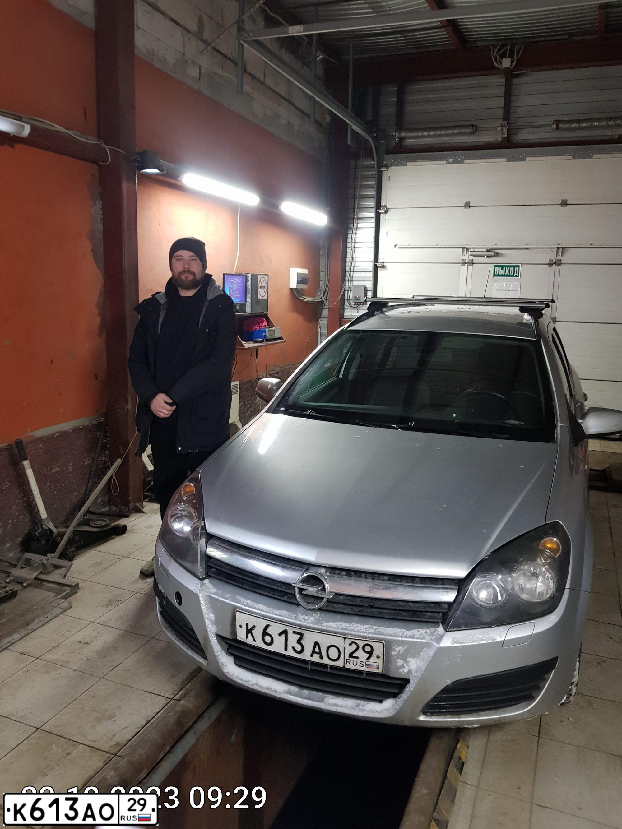 Фото автомобиля OPEL ASTRA, 2006 — госномер С455КХ774. Цвет: СВЕТЛО-СЕРЫЙ