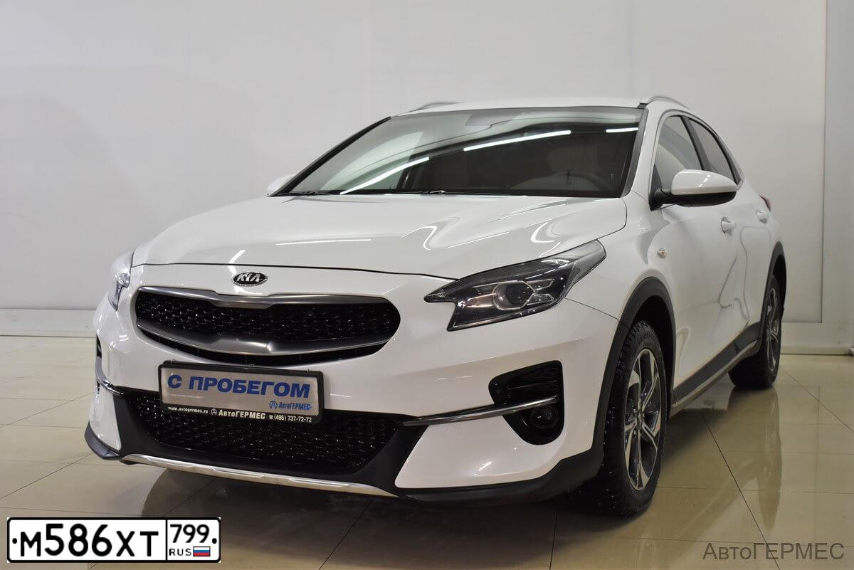 Фото автомобиля KIA XCEED, 2021 — госномер М586ХТ799. Цвет: Белый