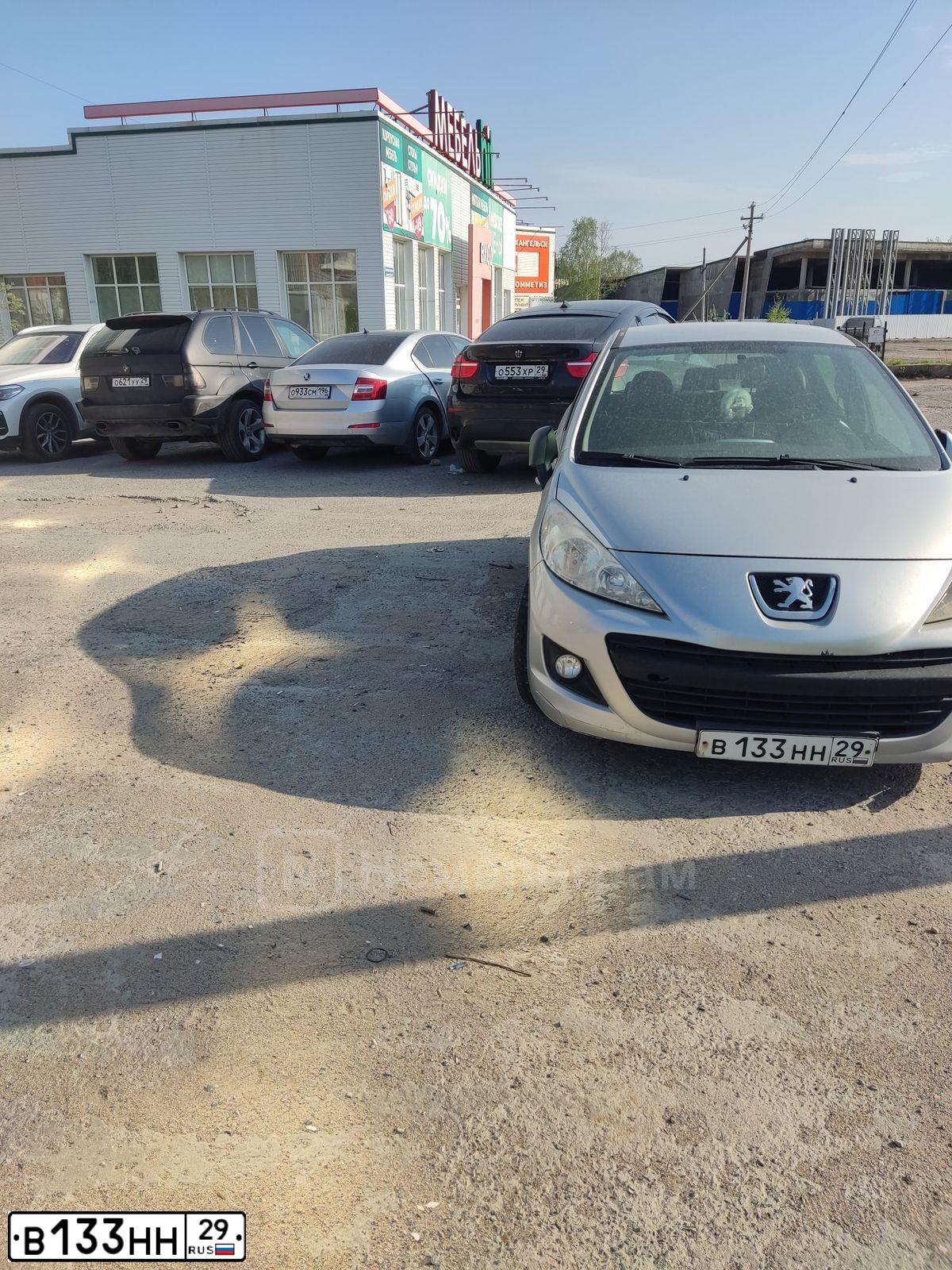 Фото автомобиля GAZ 3110 WOLGA, 2000 — госномер В133НН29. Цвет: БЕЛЫЙ