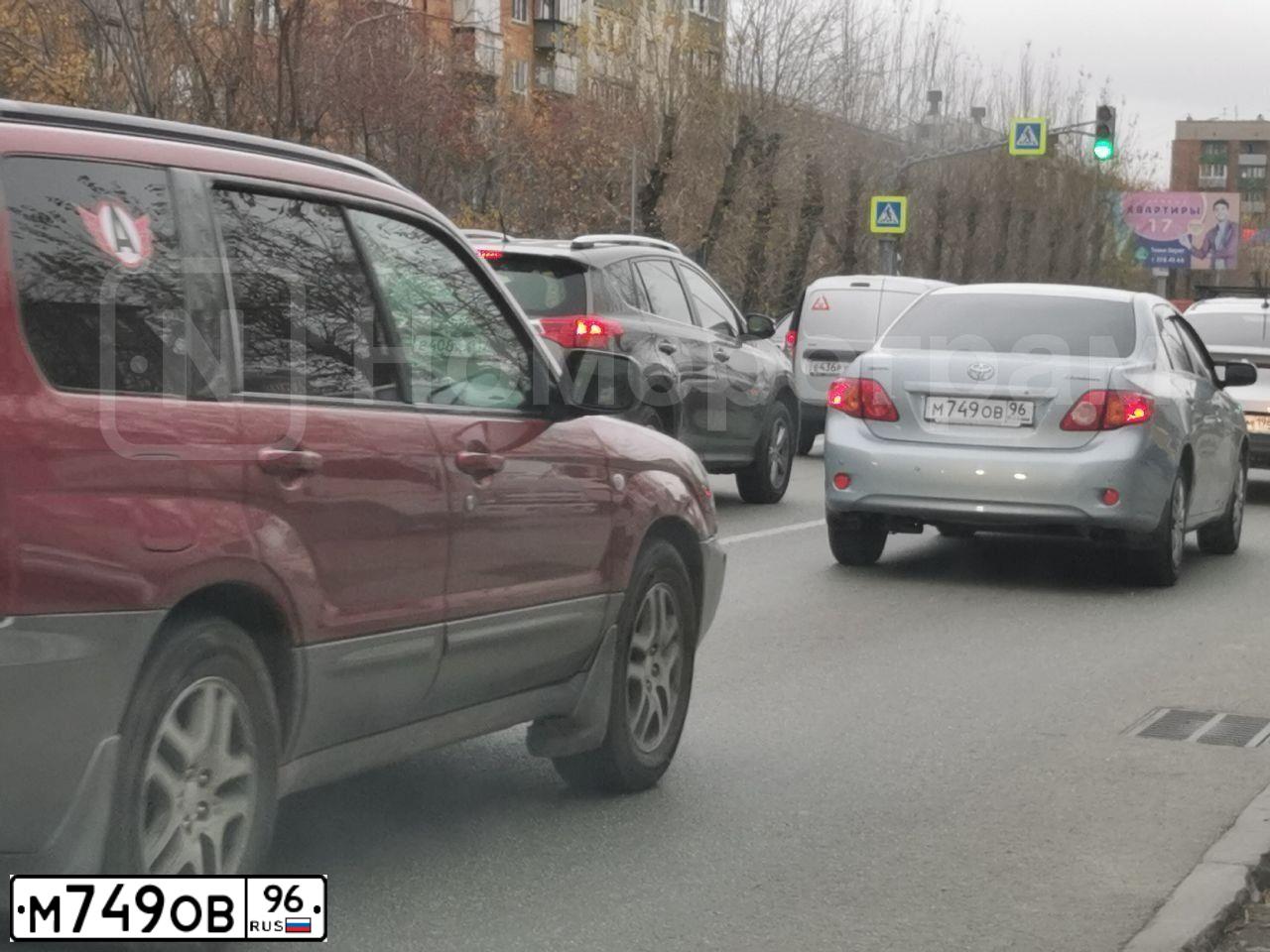 Фото автомобиля TOYOTA COROLLA, 2008 — госномер Е651КС186. Цвет: СВЕТЛО-ГОЛУБОЙ