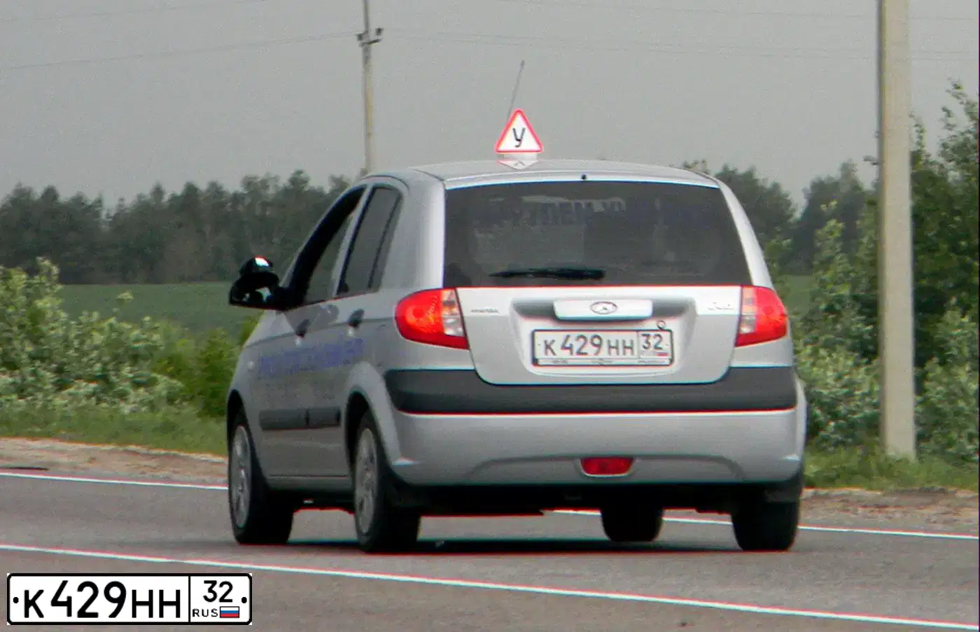 Фото автомобиля HYUNDAI GETZ, 2010 — госномер К429НН32. Цвет: СЕРЕБРИСТЫЙ