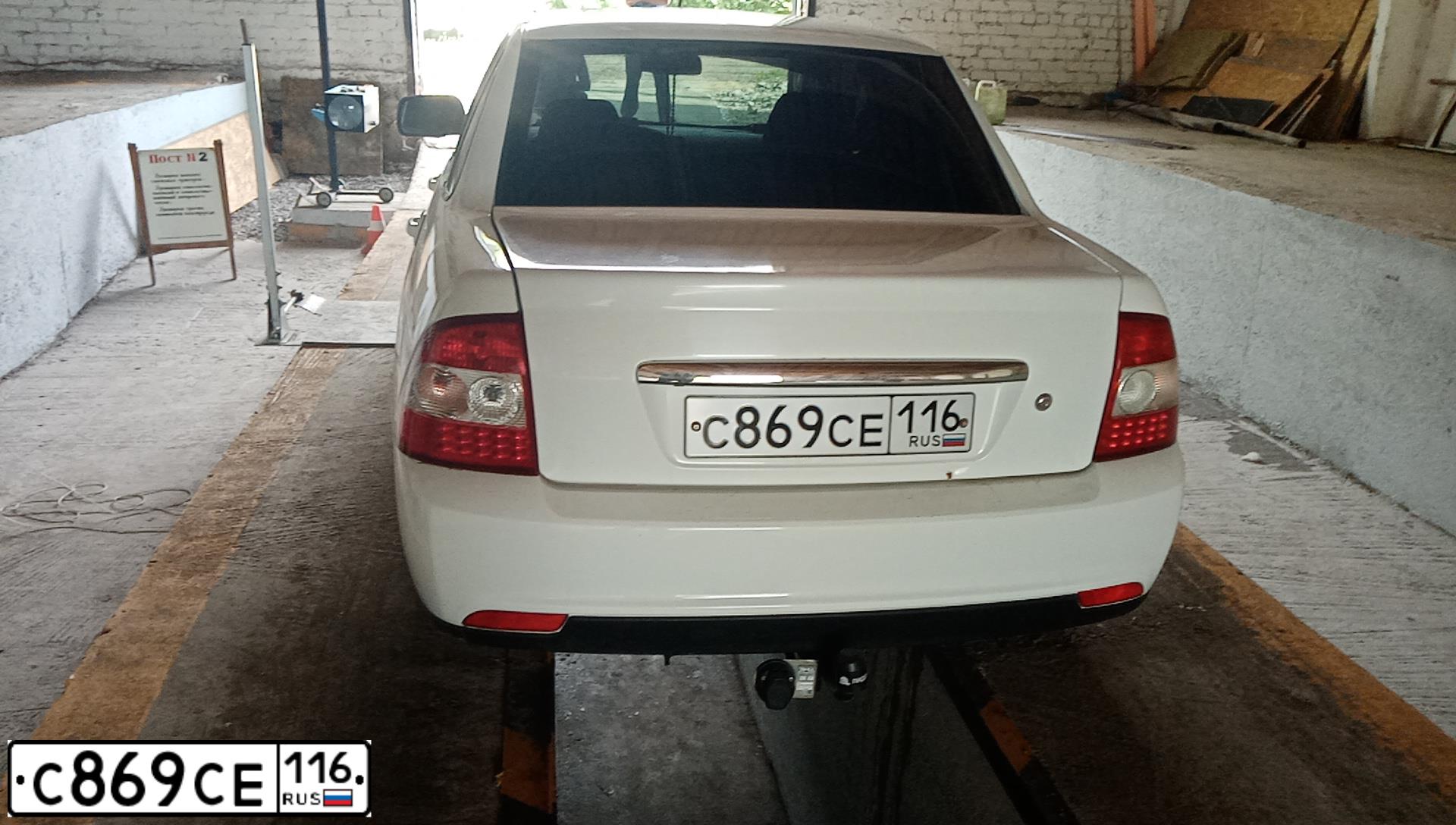 Фото автомобиля LADA PRIORA, 2013 — госномер Р562АТ181. Цвет: Белый
