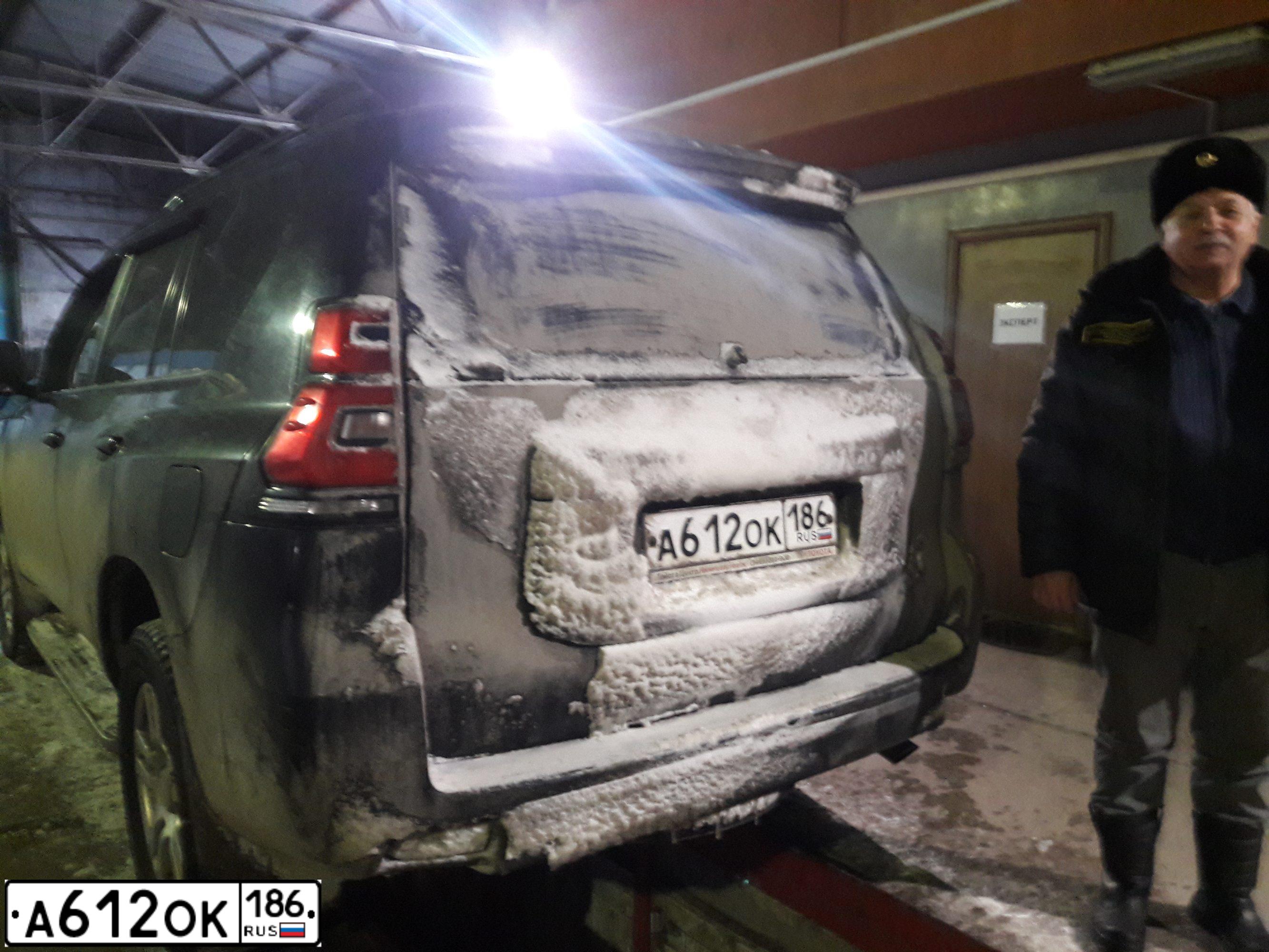 Фото автомобиля TOYOTA LANDCRUISER, 2017 — госномер А612ОК186. Цвет: ЧЕРНЫЙ