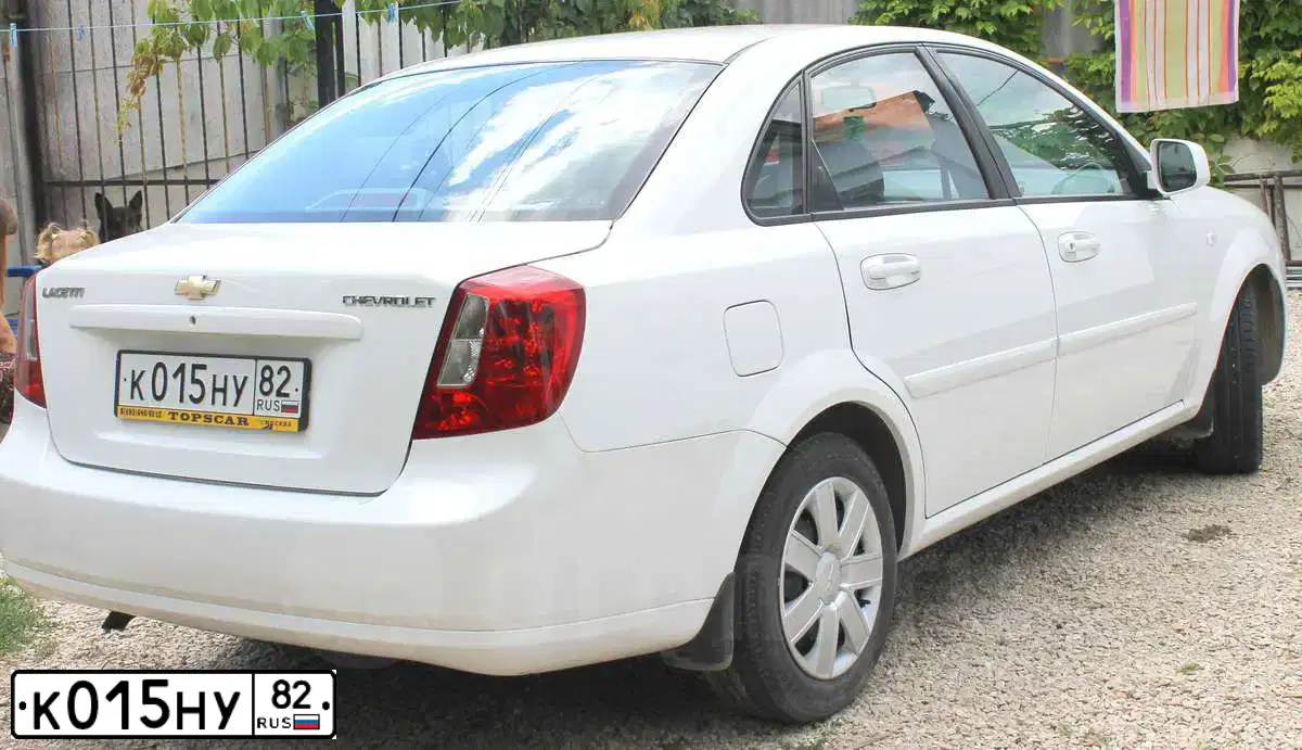 Фото автомобиля CHEVROLET LACETTI, 2011 — госномер К015НУ82. Цвет: Белый