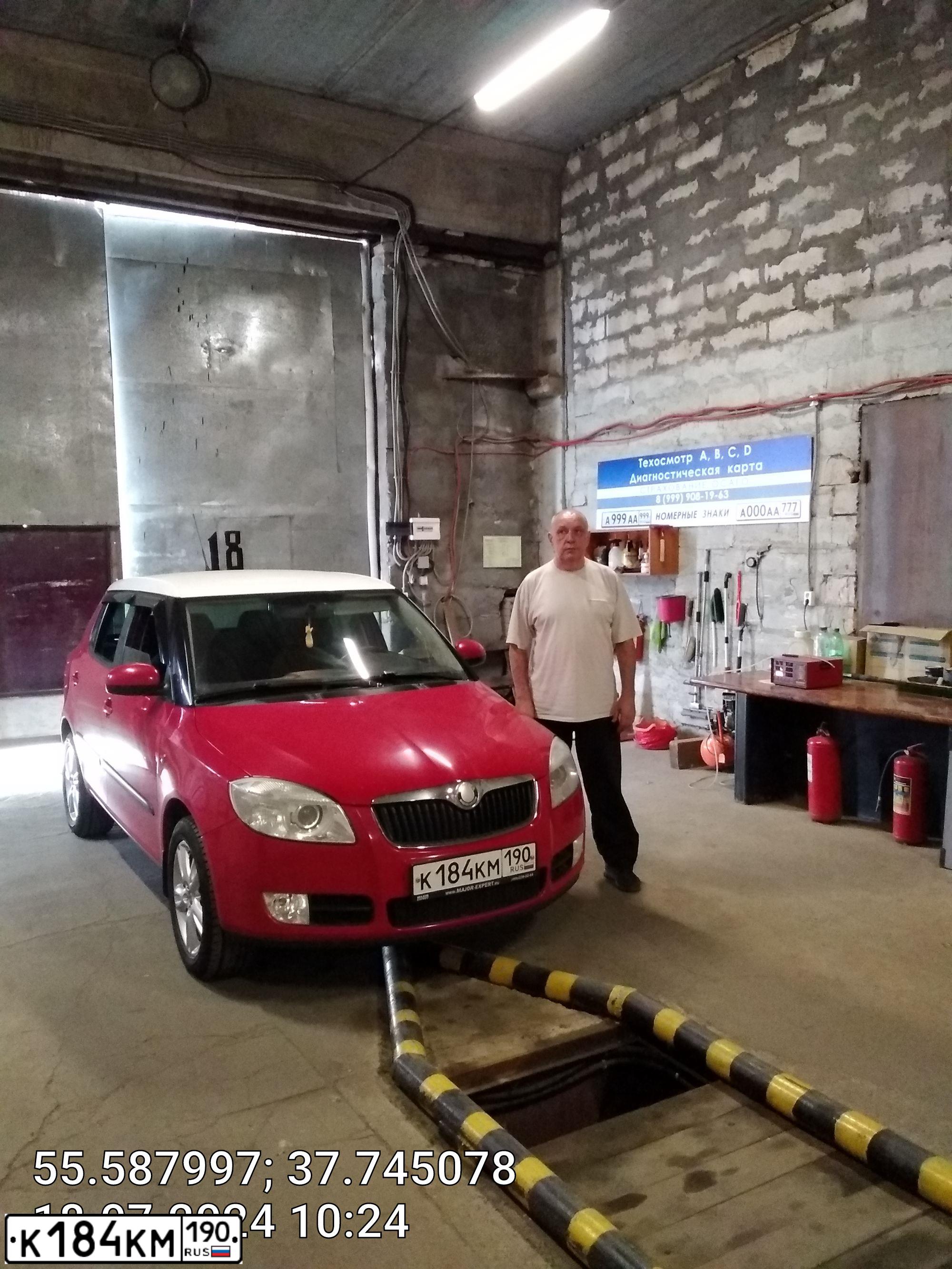 Фото автомобиля SKODA FABIA, 2010 — госномер К184КМ190. Цвет: КРАСНЫЙ