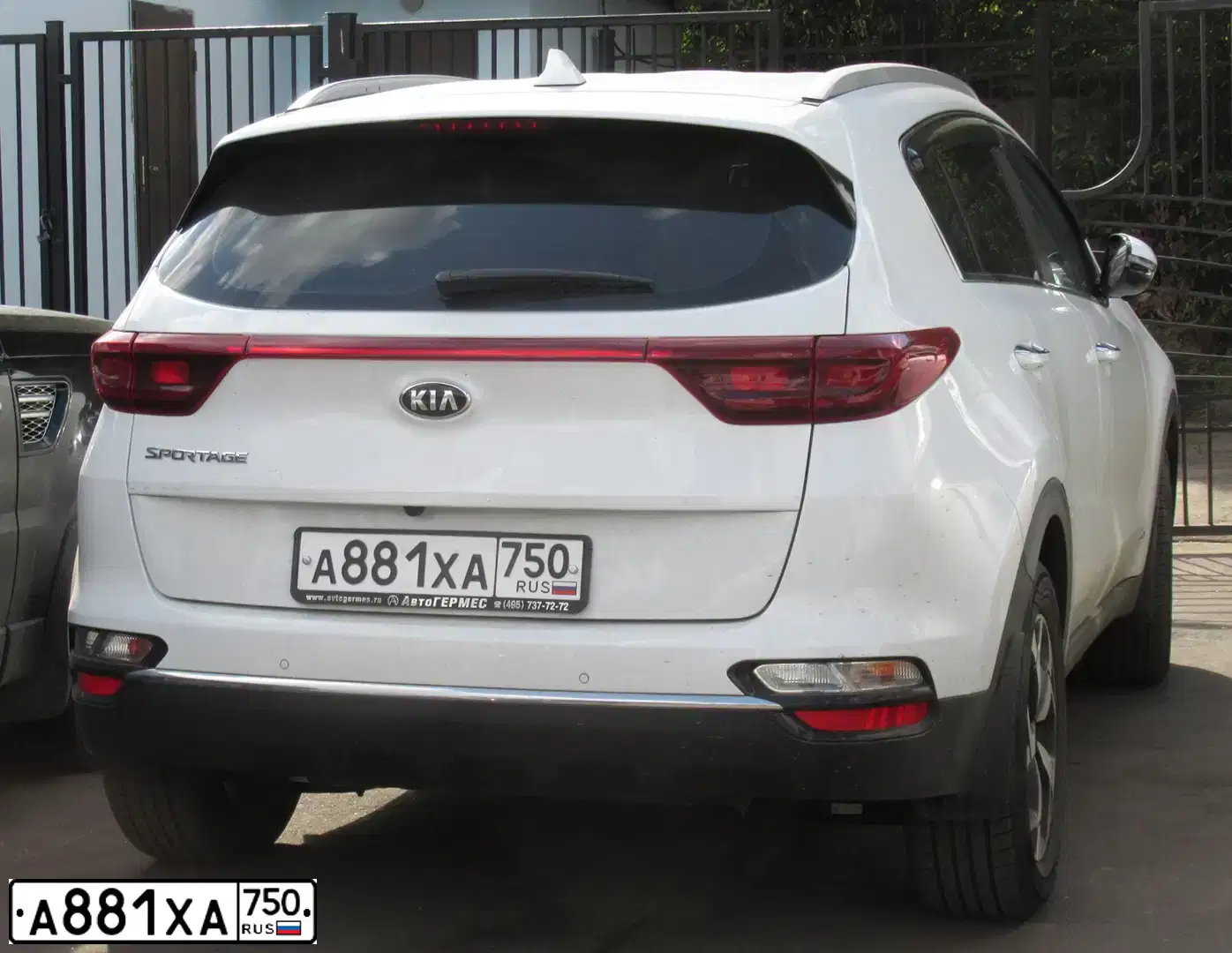 Фото автомобиля KIA SPORTAGE, 2019 — госномер А881ХА750. Цвет: БЕЛЫЙ