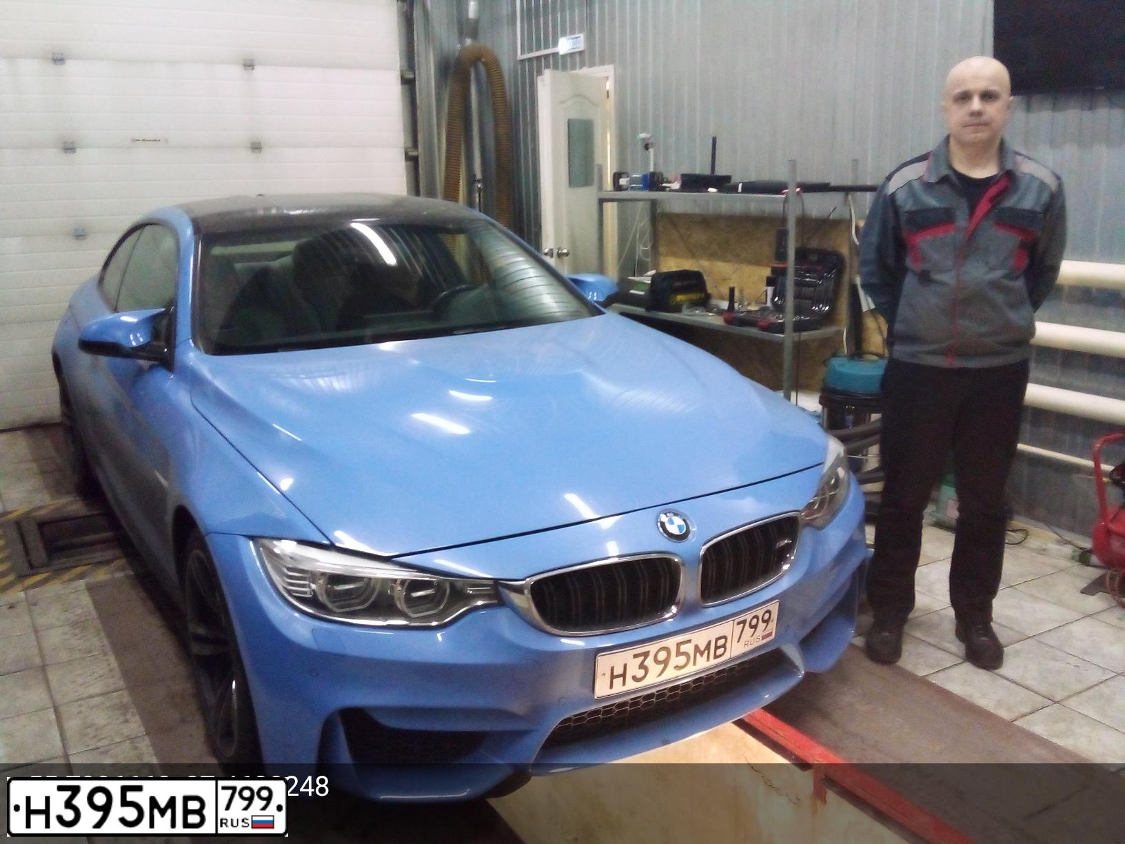 Фото автомобиля BMW M4, 2016 — госномер Р956НУ797. Цвет: голубой