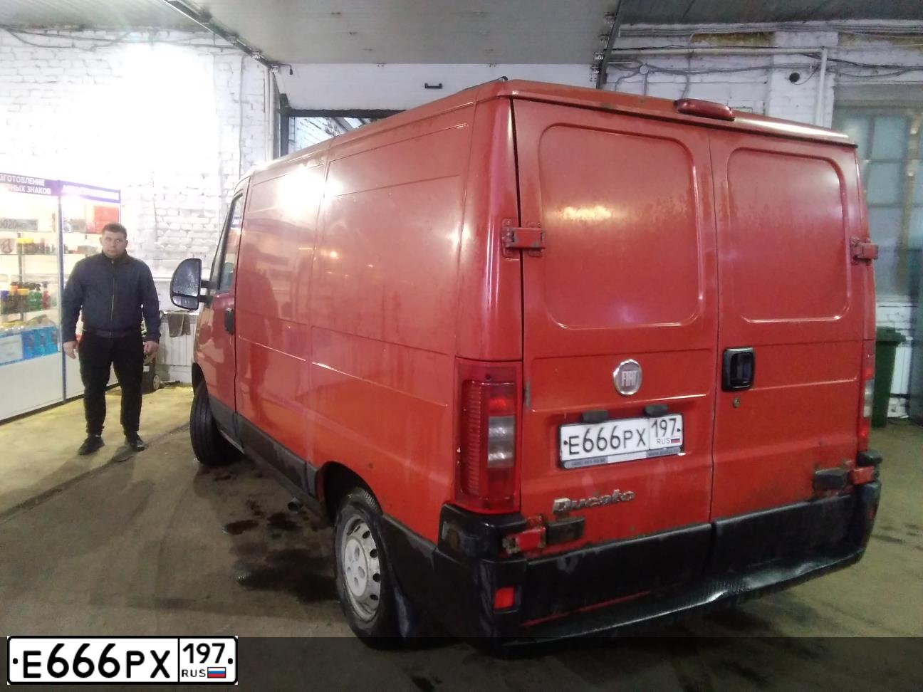 Фото автомобиля FIAT DUCATO, 2009 — госномер Е666РХ197. Цвет: Красный