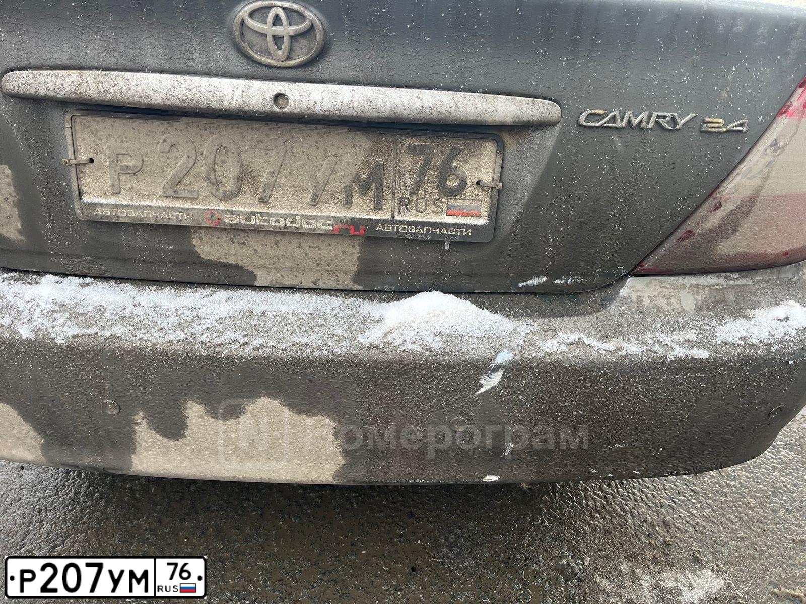 Фото автомобиля TOYOTA CAMRY, 2003 — госномер Р207УМ76. Цвет: СЕРЫЙ