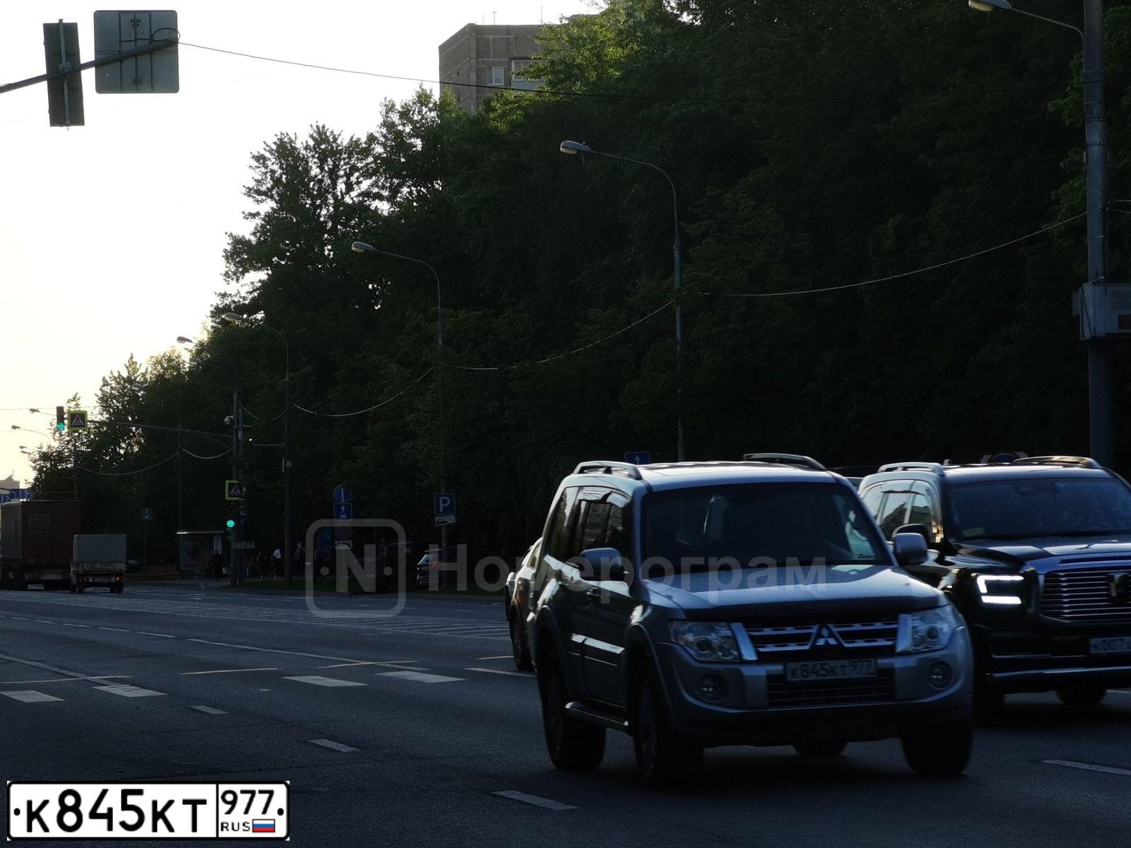 Фото автомобиля MITSUBISHI PAJERO LWB, 2011 — госномер А903НО977. Цвет: СЕРЫЙ
