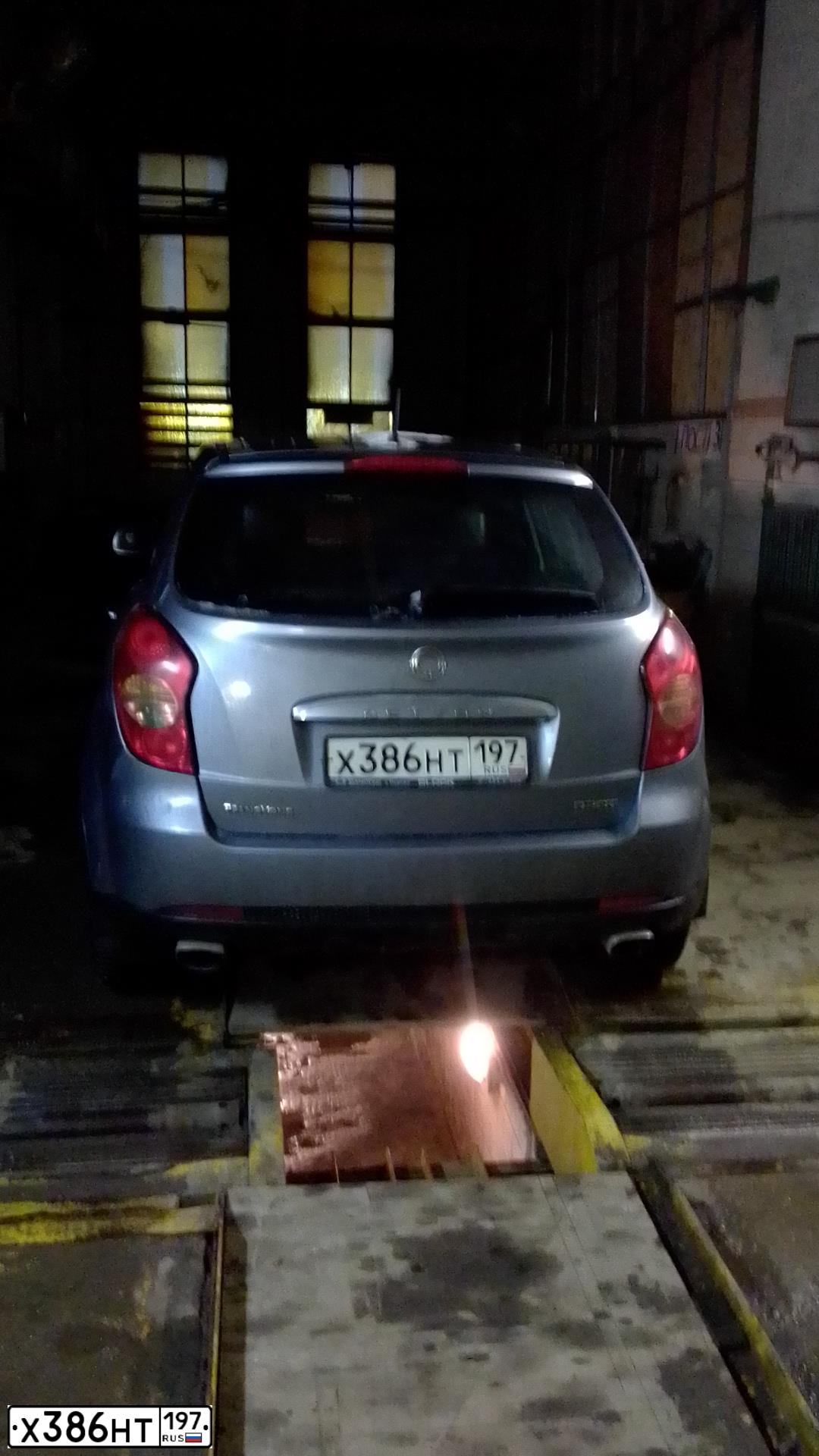 Фото автомобиля SSANGYONG ACTYON, 2011 — госномер Х386НТ197. Цвет: СЕРЫЙ