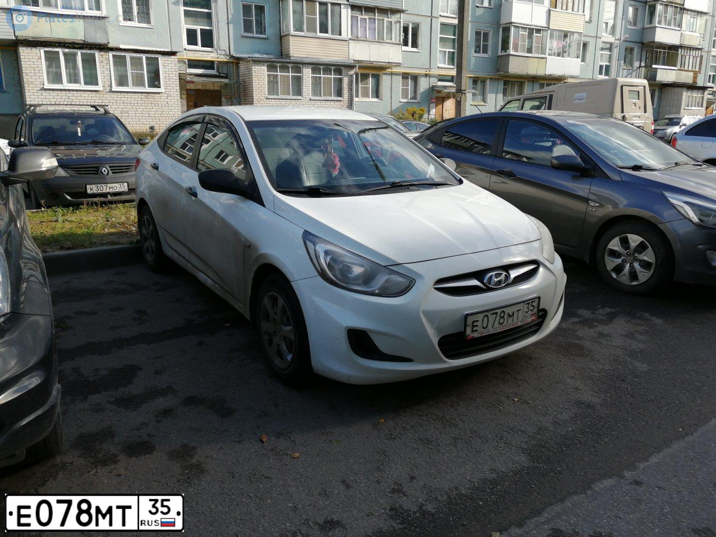 Фото автомобиля HYUNDAI SOLARIS, 2013 — госномер Р539КР186. Цвет: ЧЕРНЫЙ