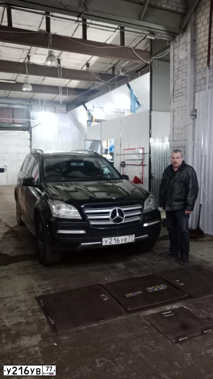 Фото автомобиля MERCEDES GL-KLASSE, 2010 — госномер У216УВ77. Цвет: ЧЕРНЫЙ