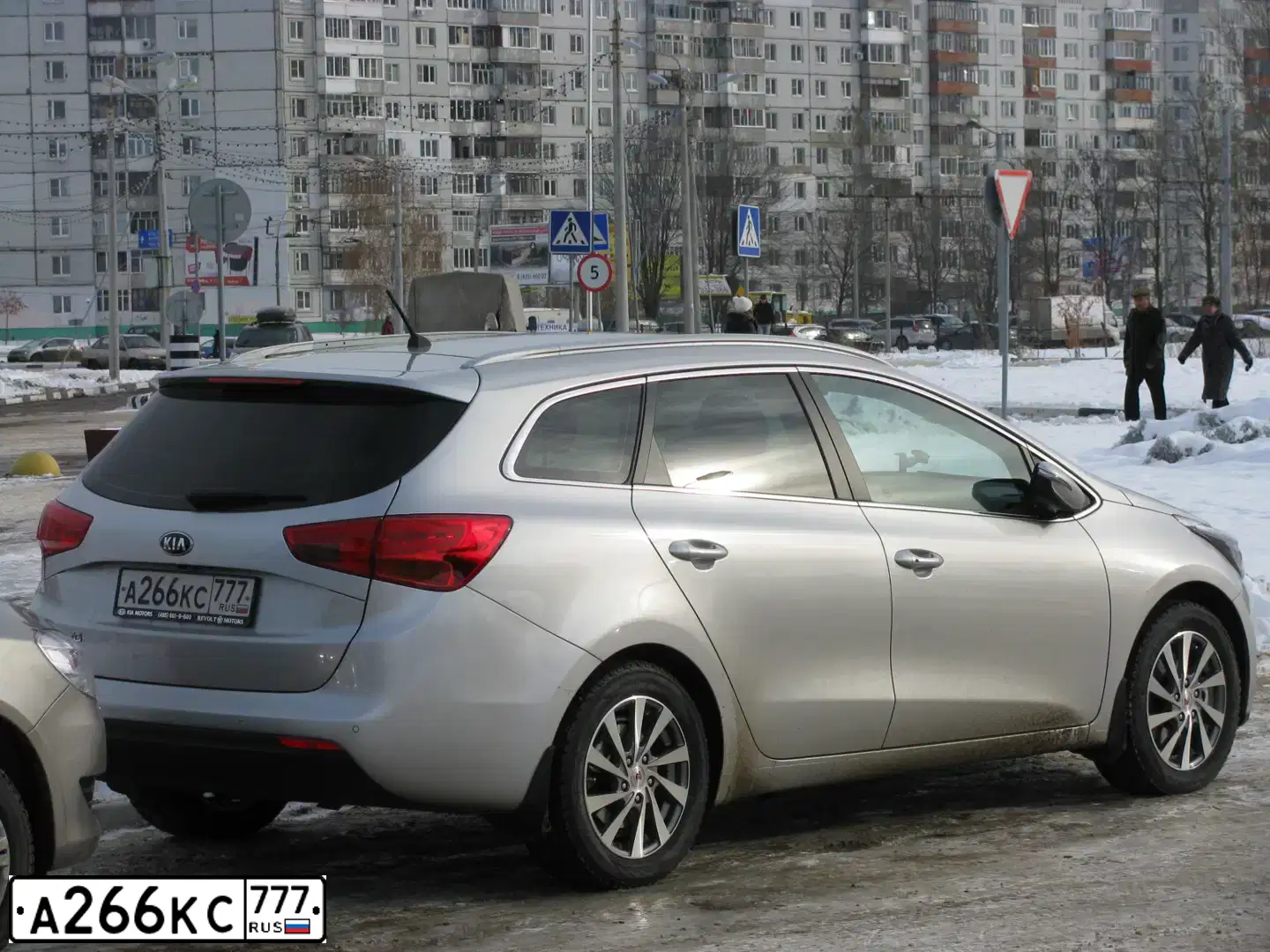 Фото автомобиля KIA CEE'D, 2014 — госномер О142СН44. Цвет: Серый