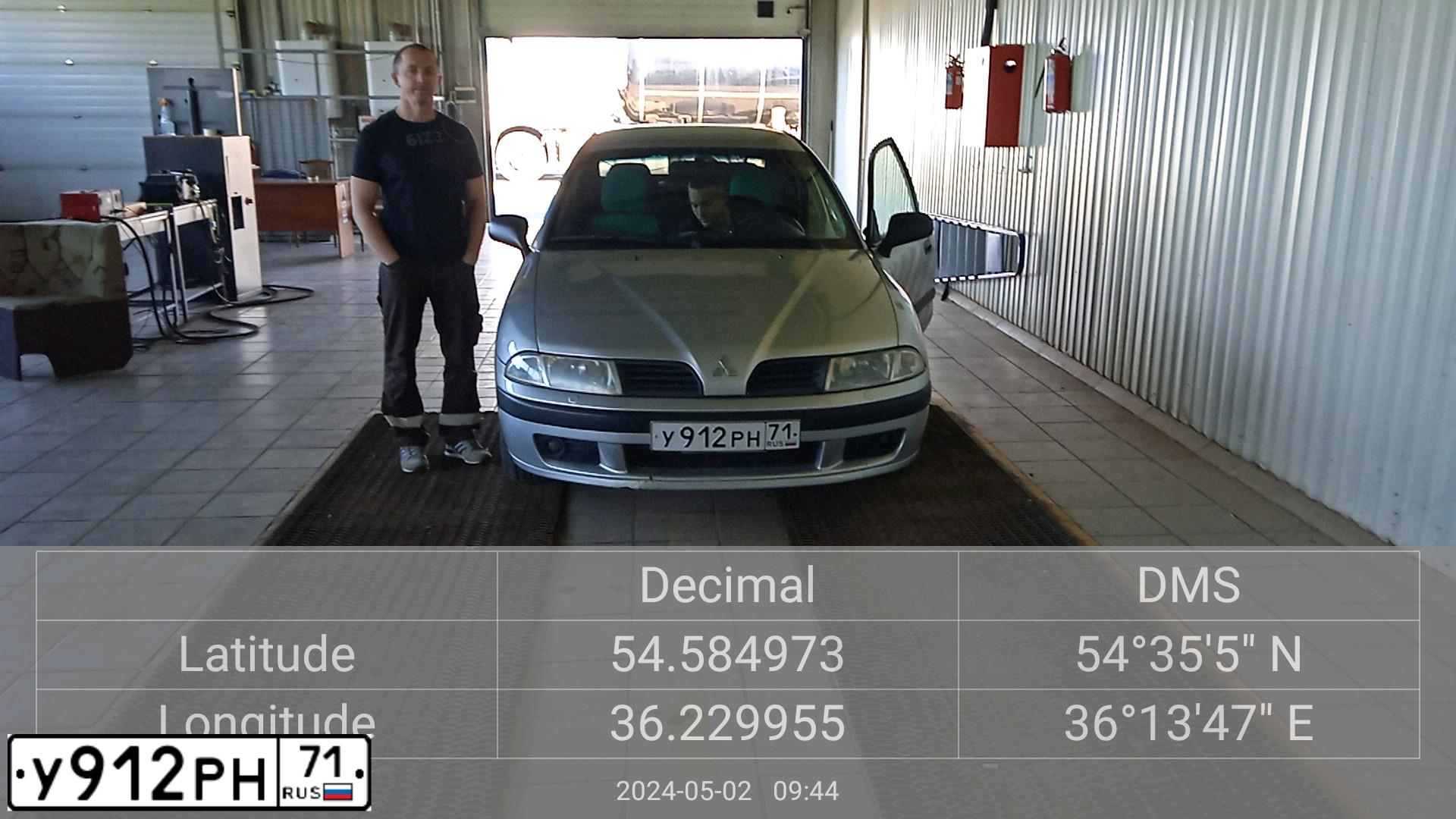 Фото автомобиля MITSUBISHI CARISMA, 2001 — госномер С271ВТ40. Цвет: Серебристый