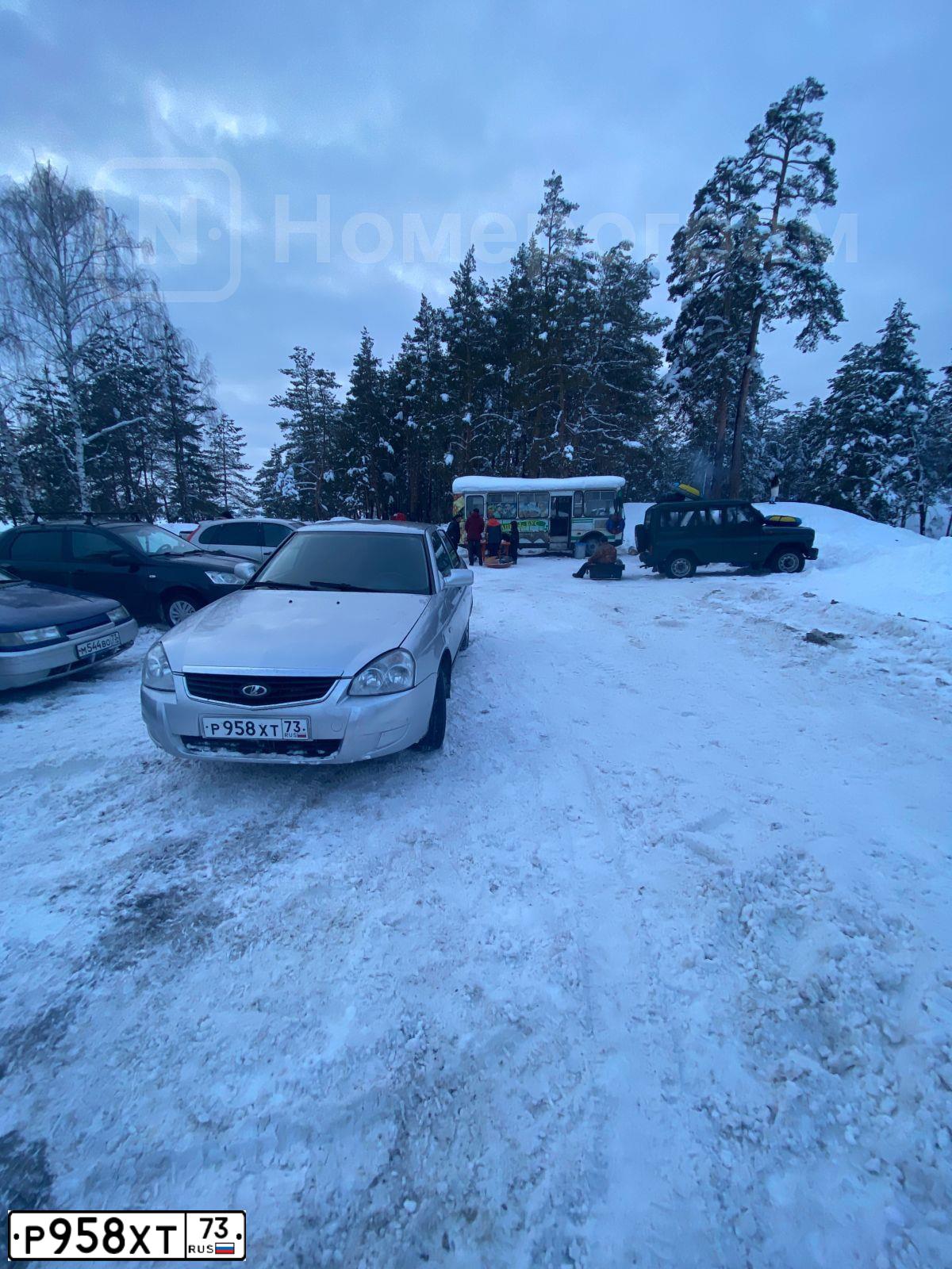 Фото автомобиля LADA 2170 PRIORA, 2007 — госномер Р958ХТ73. Цвет: Светло-серебристый металик