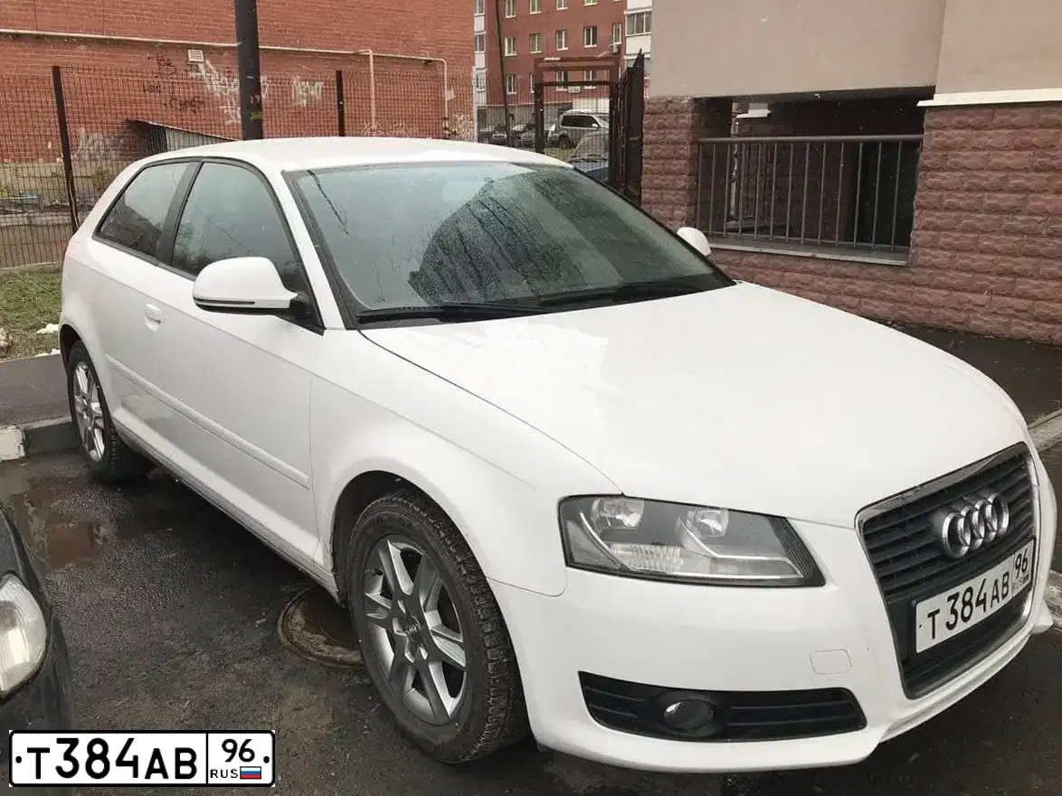 Фото автомобиля AUDI A3, 2008 — госномер Т384АВ96. Цвет: Белый