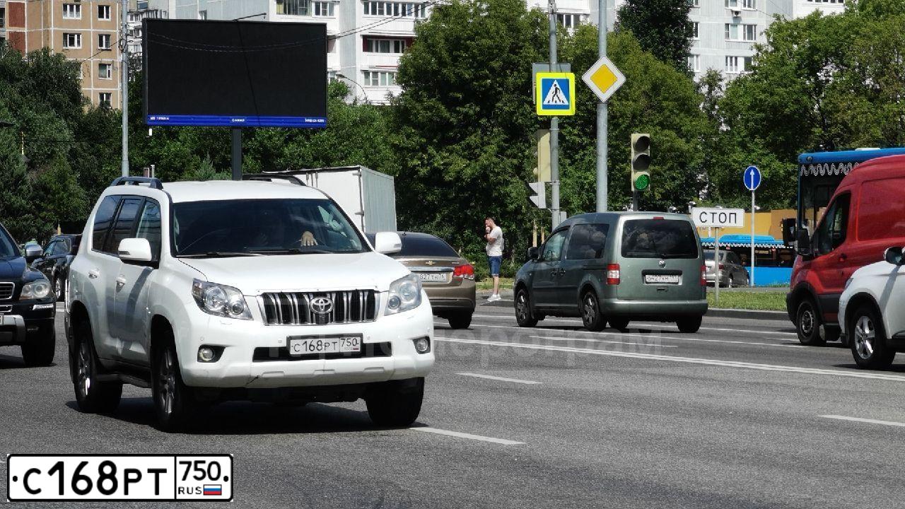 Фото автомобиля TOYOTA LANDCRUISER, 2012 — госномер С168РТ750. Цвет: Белый
