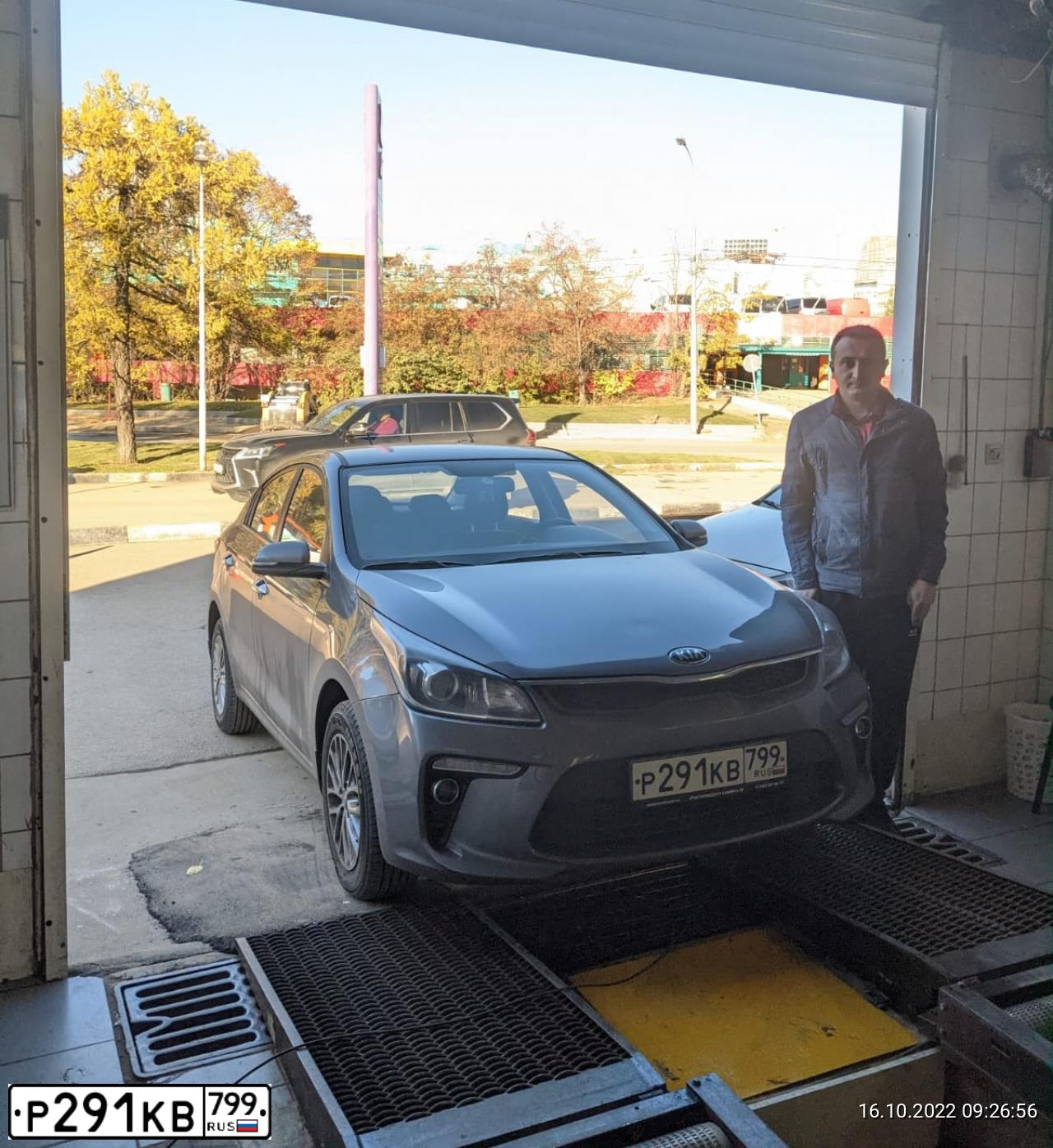 Фото автомобиля KIA RIO, 2016 — госномер У568МС178. Цвет: ЧЕРНЫЙ