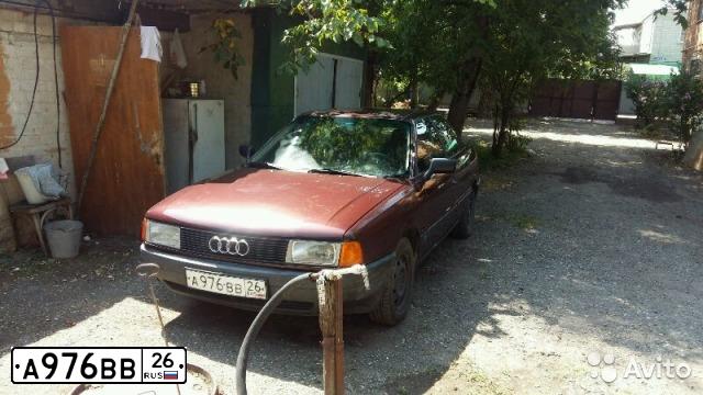 Фото автомобиля AUDI 80, 1988 — госномер А976ВВ26. Цвет: Красный