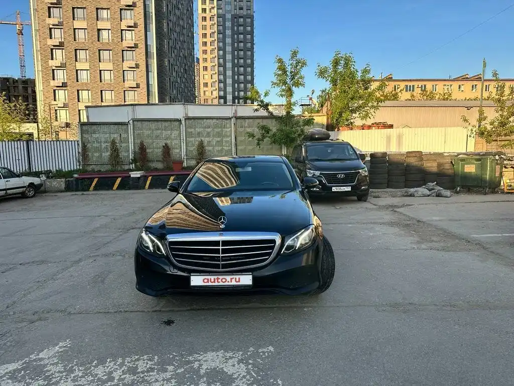 Фото автомобиля MERCEDES E-KLASSE, 2018 — госномер У390РС152. Цвет: ЧЕРНЫЙ