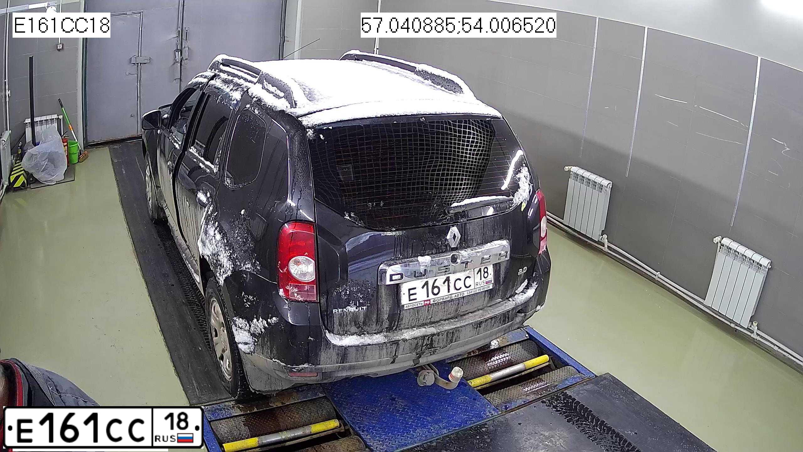 Фото автомобиля RENAULT DUSTER, 2012 — госномер Е161СС18. Цвет: ЧЕРНЫЙ