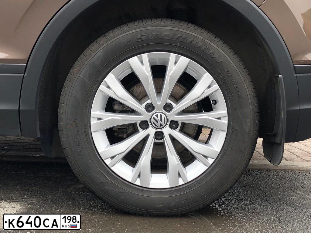 Фото автомобиля VOLKSWAGEN TIGUAN, 2020 — госномер М271УК198. Цвет: Коричневый