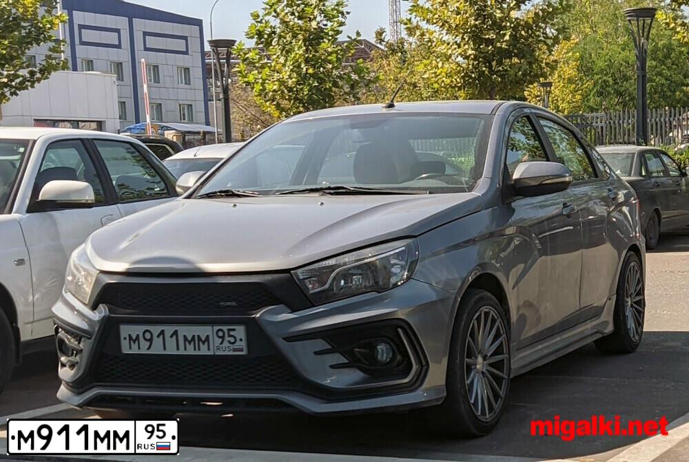 Фото автомобиля LADA 2170 PRIORA, 2008 — госномер М911ММ95. Цвет: СИНЕ-ЧЕРНЫЙ